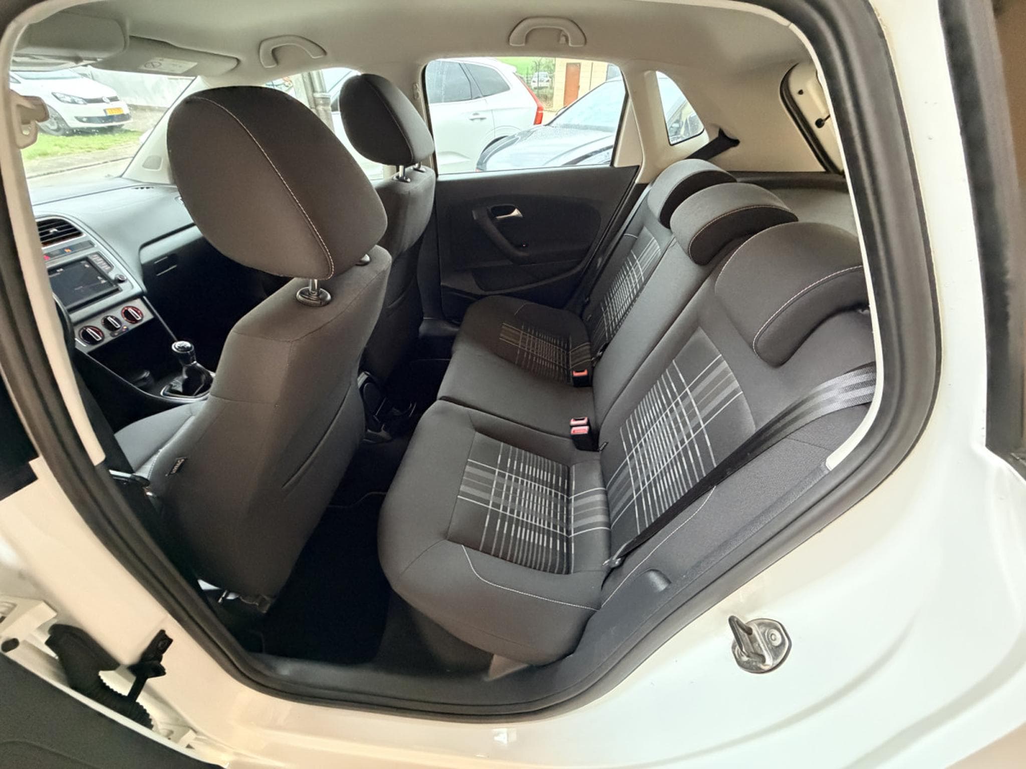 VW Polo 1.2 TSI LOUNGE Bluemotion 90cv (2015) - Foto 11