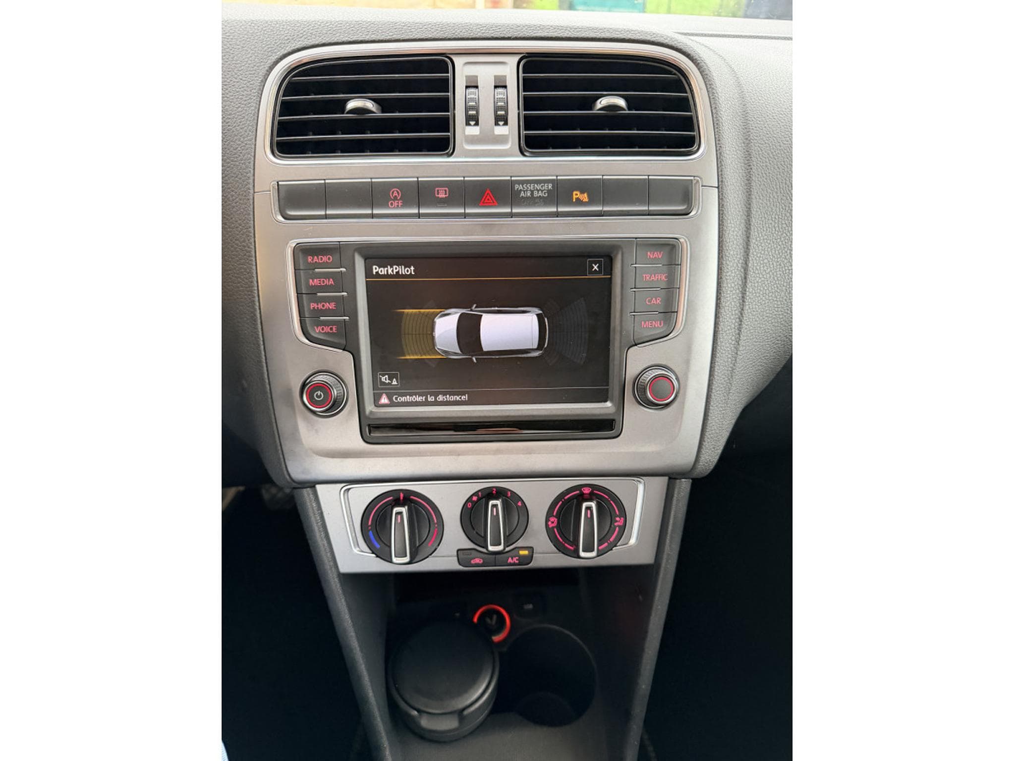 VW Polo 1.2 TSI LOUNGE Bluemotion 90cv (2015) - Foto 13
