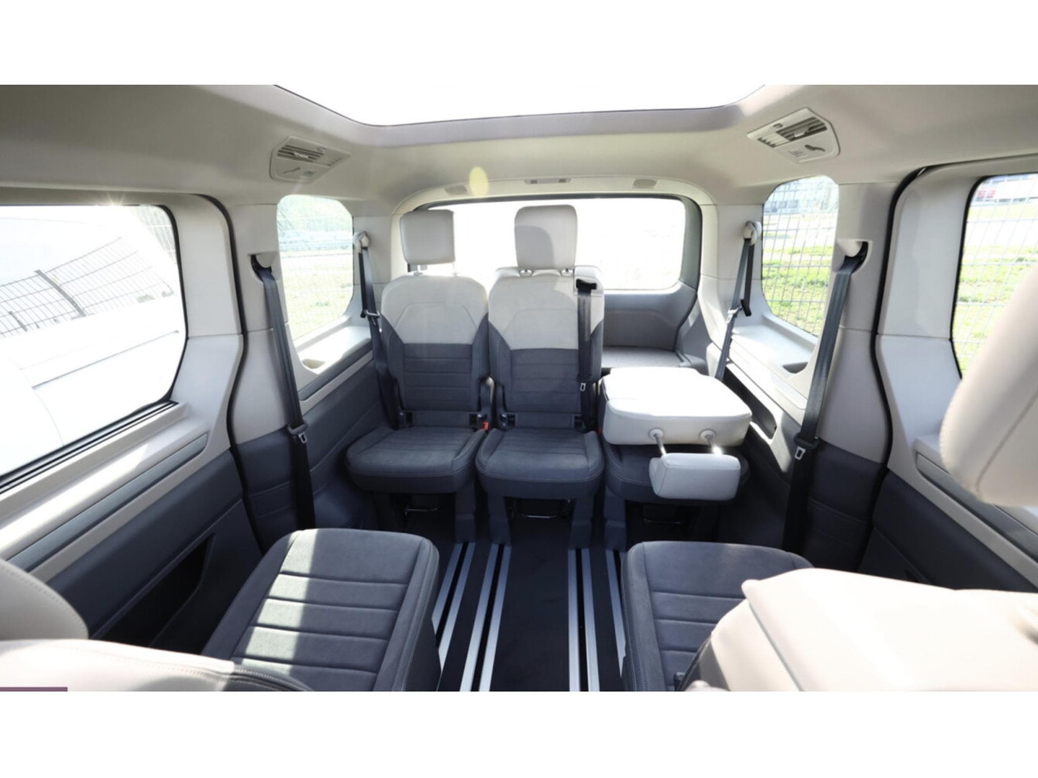 VW Multivan Volkswagen Multivan DSG Life 7S Pano 150ps Diesel (2026) - Photo 10