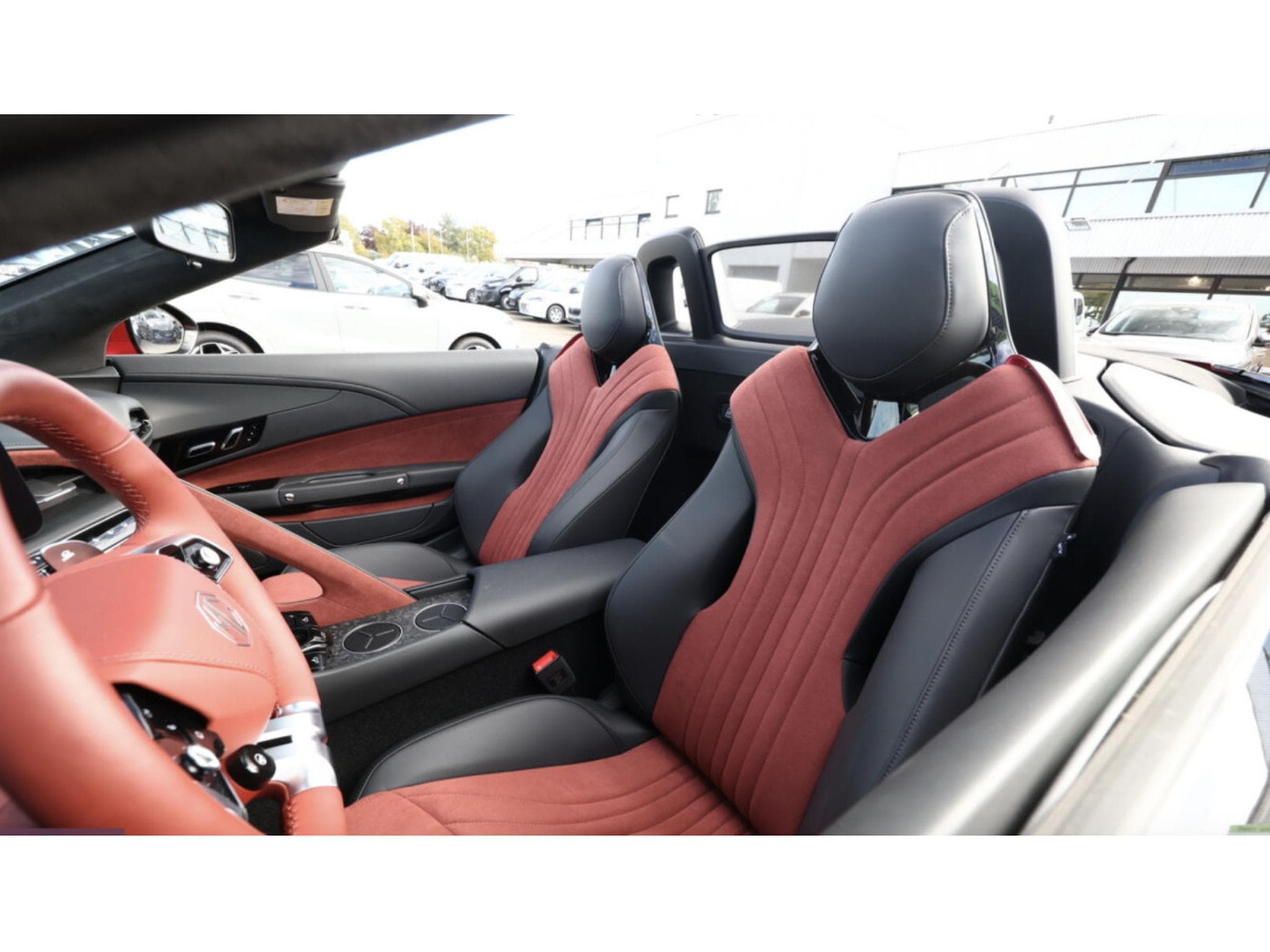 MG Cyberster Cyberter 77kwh 339 cv ACC Dinamica Bose 360kam SHZ 19Z (2026) - Foto 9