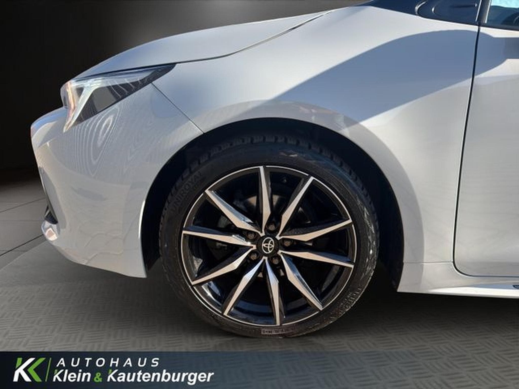 Toyota Corolla Corolla 1.8 GR Sport +VIRTUAL+KAMERA+WINTERPAKET (2025) - Photo 9