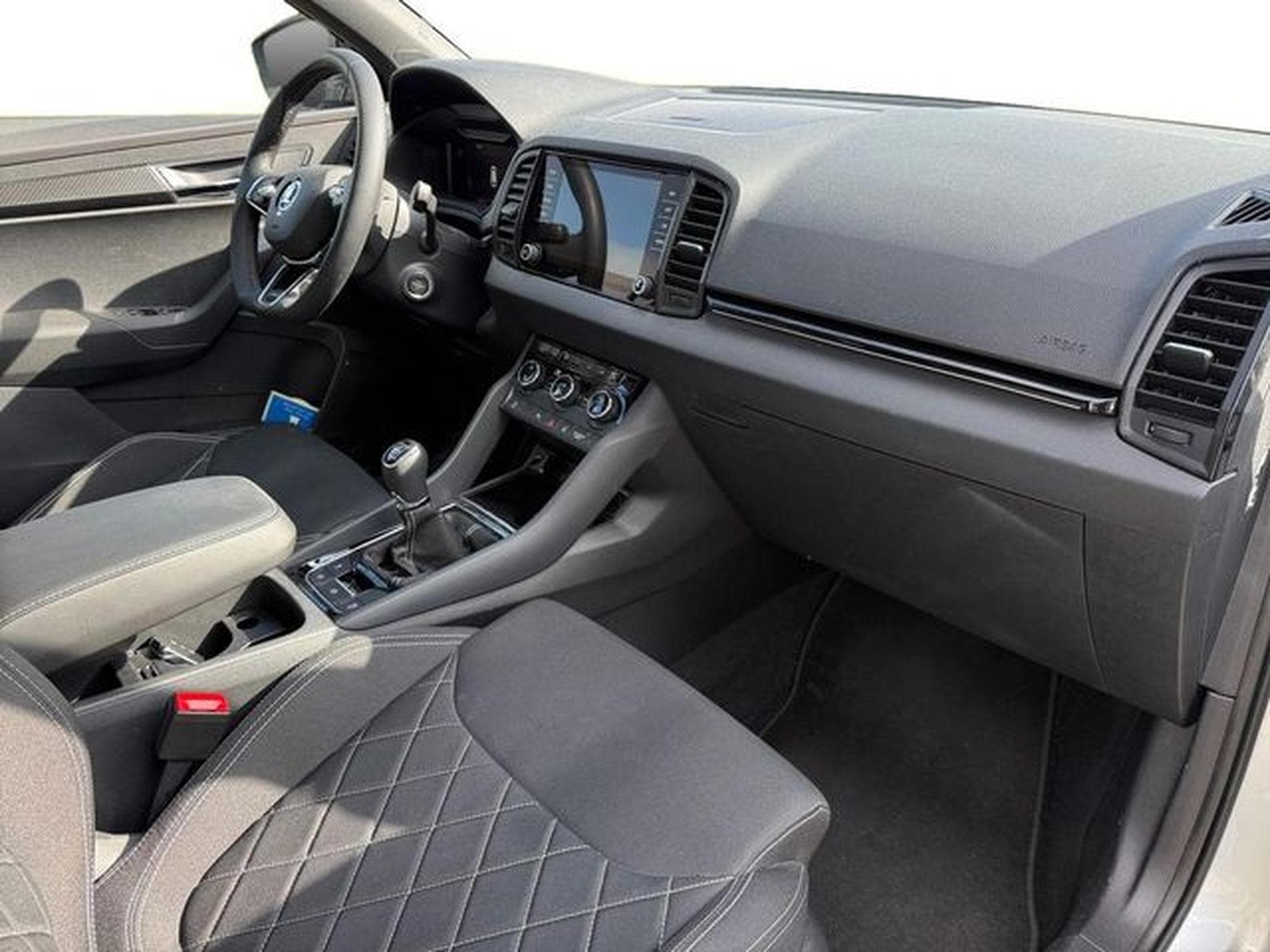 Skoda Karoq Karoq Sportline 1.5 TSI - AHK, Navi, R-View (2023) - Foto 14
