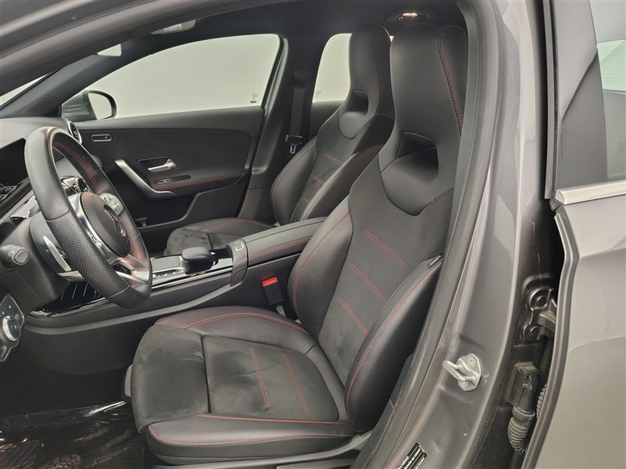 Mercedes A 200 AMG Line *NAVI/CARPLAY/Pack NIGHT/FULL LED/CAMERA/JA18* (2020) - Photo 7