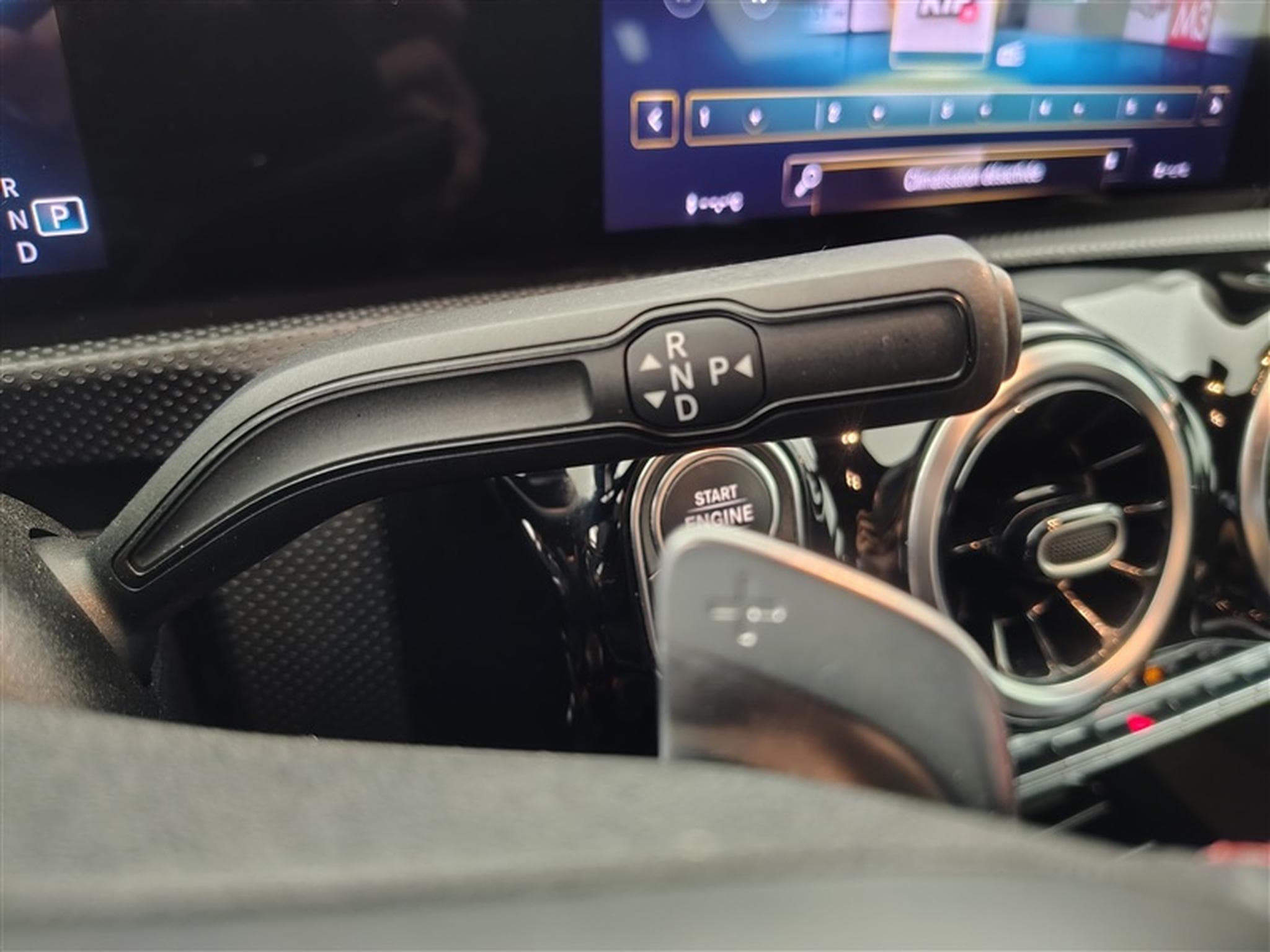 Mercedes A 200 AMG Line *NAVI/CARPLAY/Pack NIGHT/FULL LED/CAMERA/JA18* (2020) - Photo 12