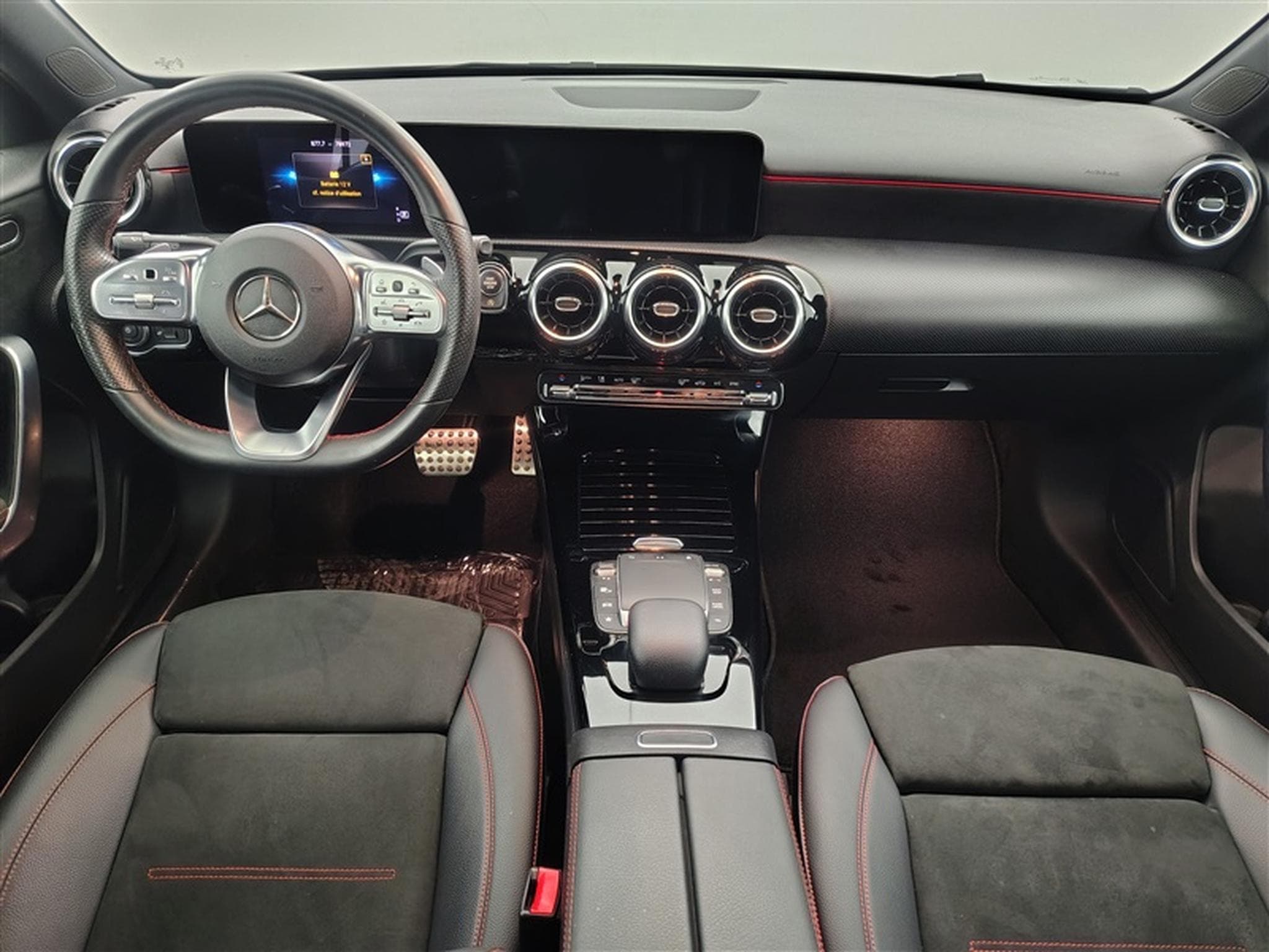 Mercedes A 200 AMG Line *NAVI/CARPLAY/Pack NIGHT/FULL LED/CAMERA/JA18* (2020) - Photo 8