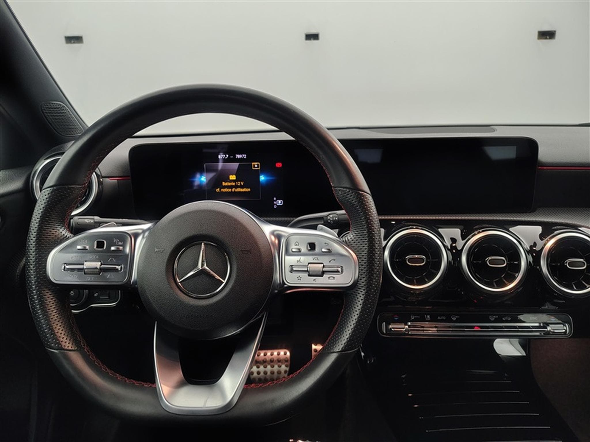 Mercedes A 200 AMG Line *NAVI/CARPLAY/Pack NIGHT/FULL LED/CAMERA/JA18* (2020) - Photo 9