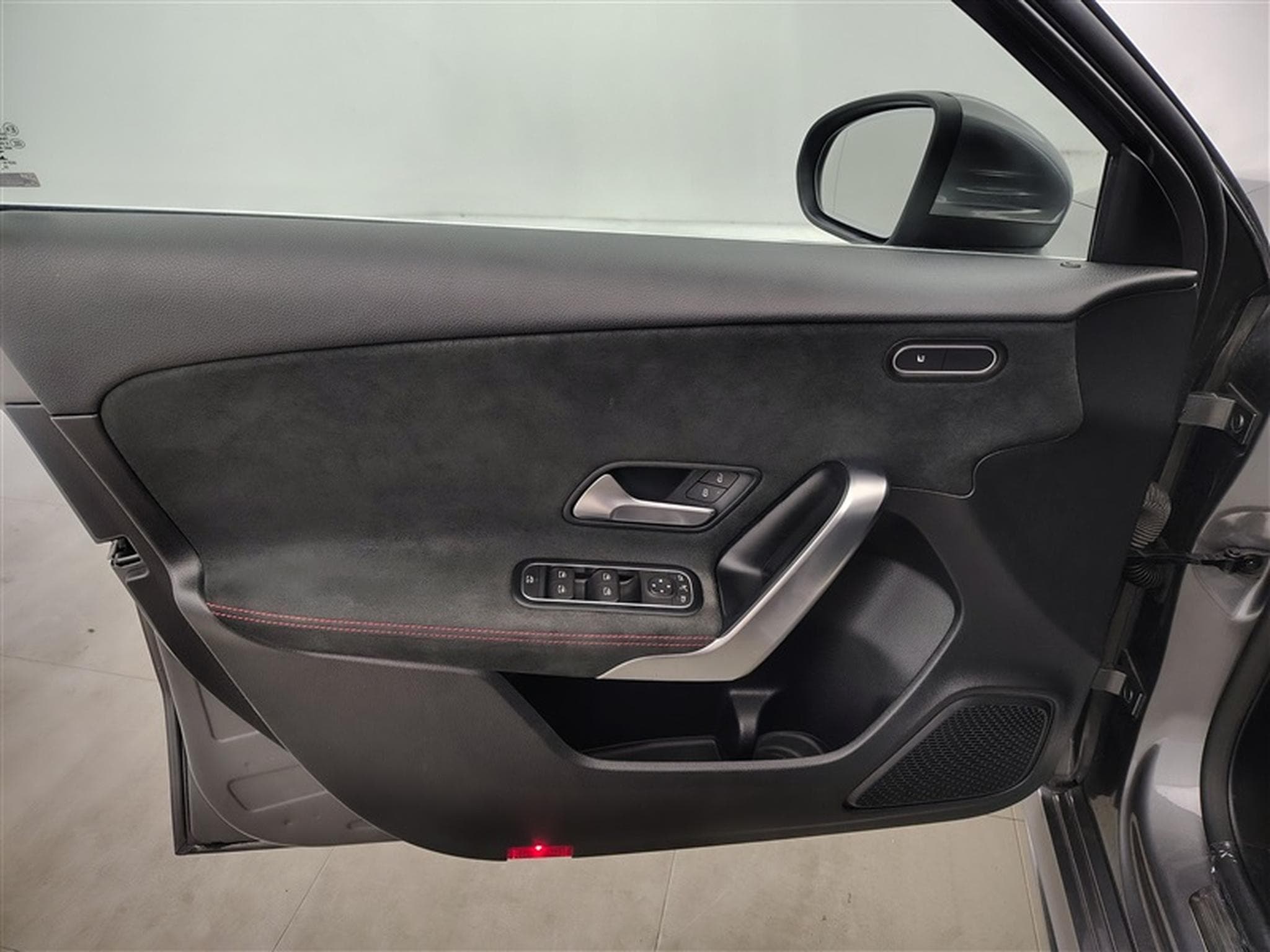 Mercedes A 200 AMG Line *NAVI/CARPLAY/Pack NIGHT/FULL LED/CAMERA/JA18* (2020) - Photo 16