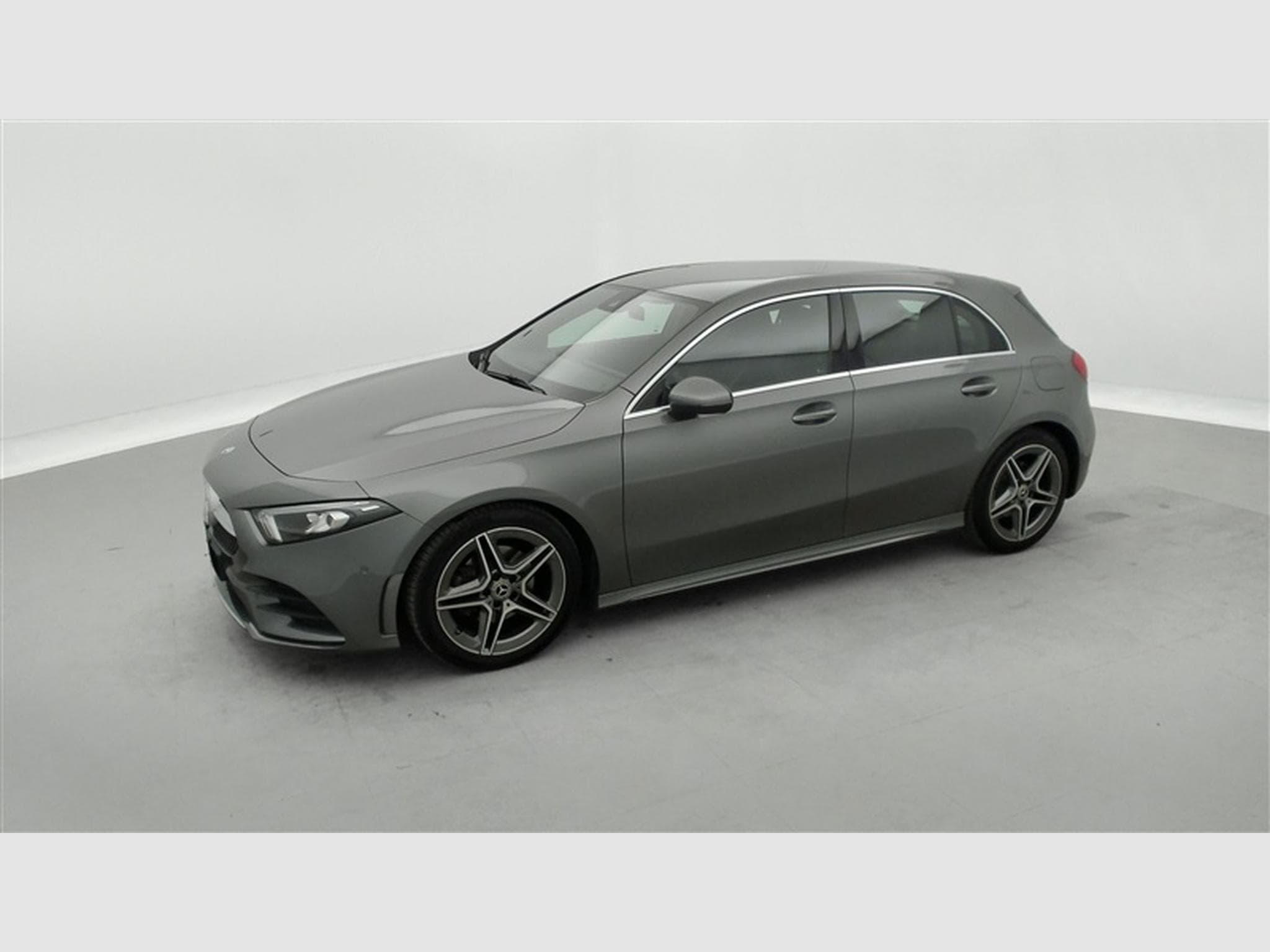 Mercedes A 200 AMG Line *NAVI/CARPLAY/Pack NIGHT/FULL LED/CAMERA/JA18* (2020) - Photo 19