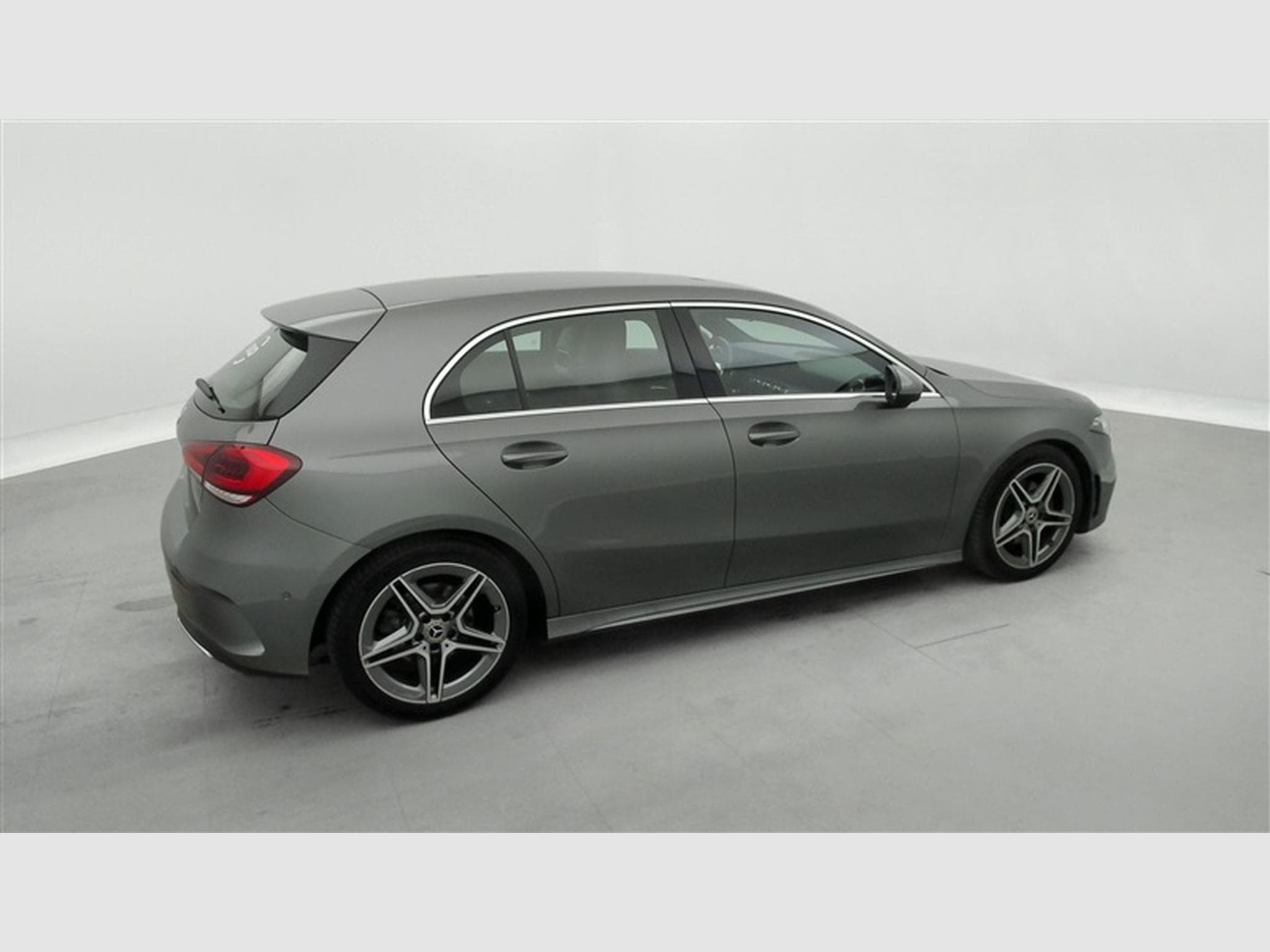 Mercedes A 200 AMG Line *NAVI/CARPLAY/Pack NIGHT/FULL LED/CAMERA/JA18* (2020) - Photo 23