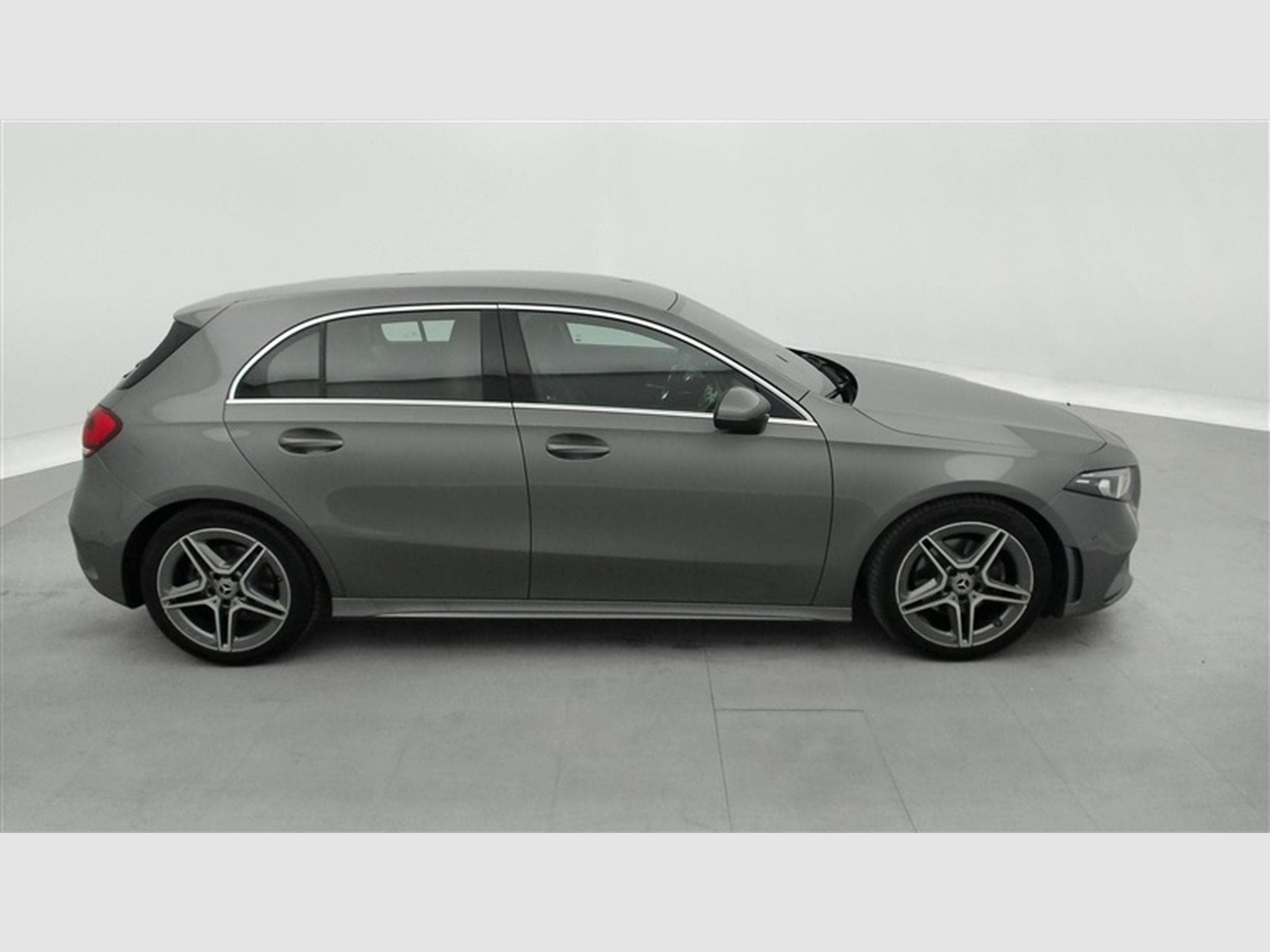 Mercedes A 200 AMG Line *NAVI/CARPLAY/Pack NIGHT/FULL LED/CAMERA/JA18* (2020) - Photo 22