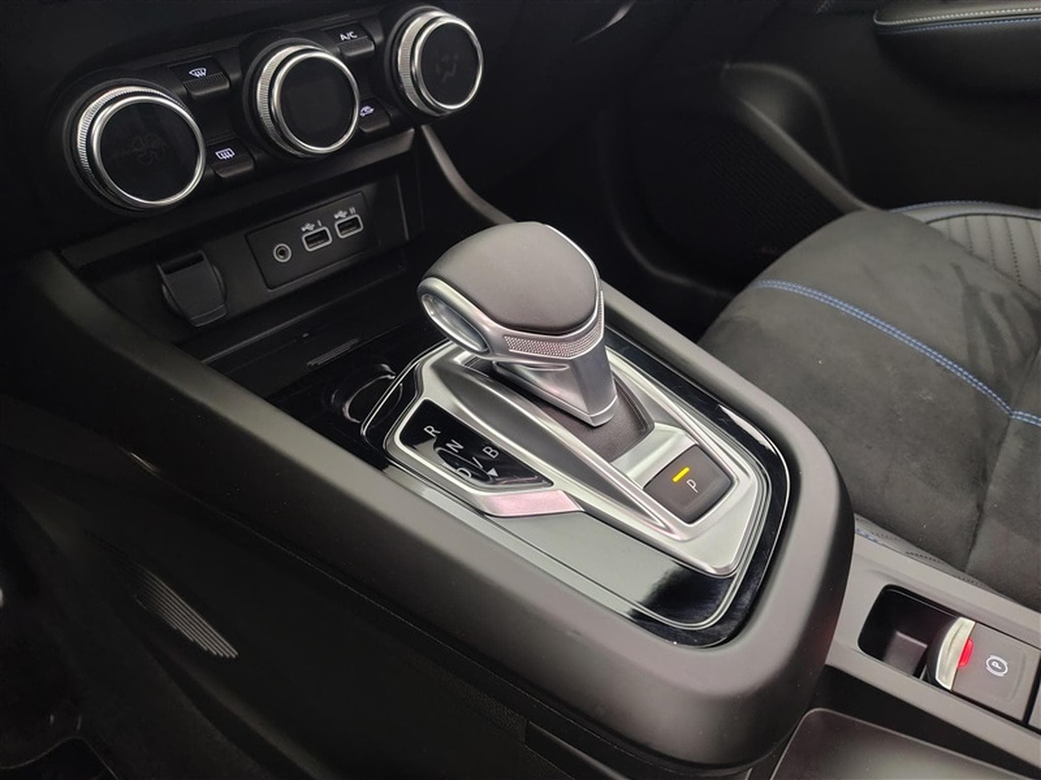 Renault Arkana 1.6i E-TECH HEV Esprit Alpine **CAM/NAVI/LED/CARPLAY** (2026) - Photo 12