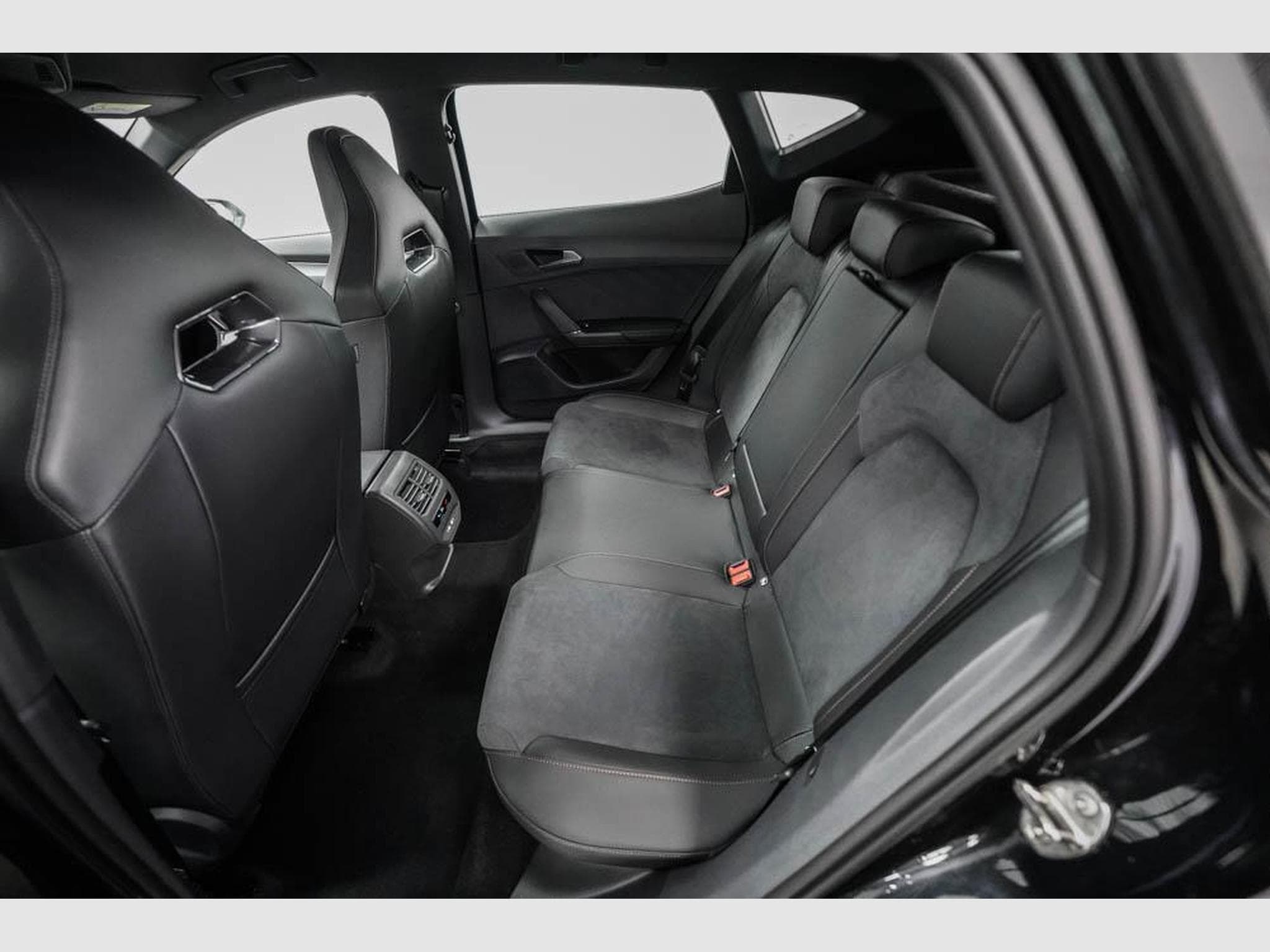 Cupra Formentor 1,5 eHybrid VZ (2026) - Foto 16