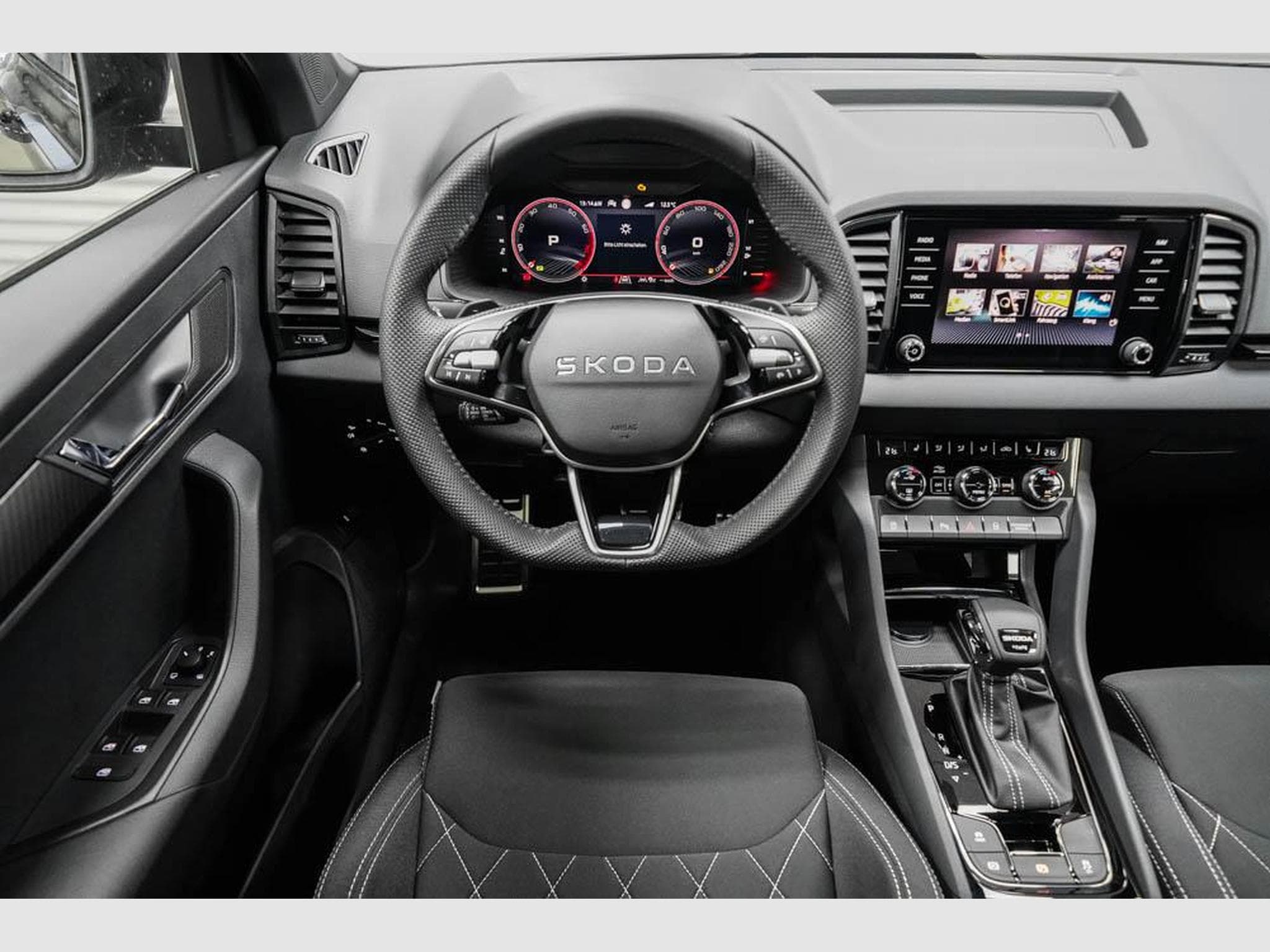 Skoda Karoq 2,0 TSI DSG (2026) - Foto 8