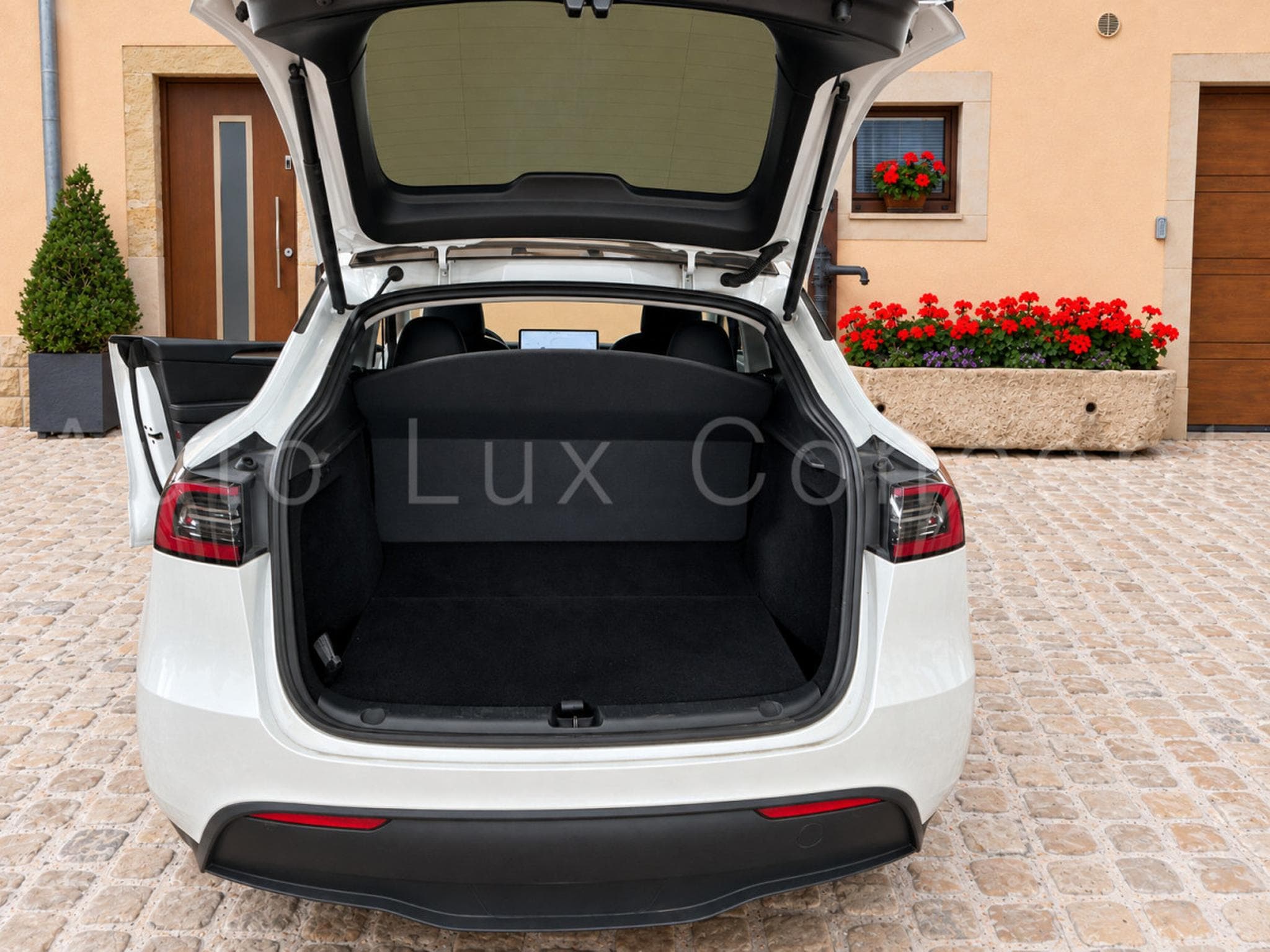 Tesla Model Y Long Range Dual Motor AWD (2023) - Photo 9