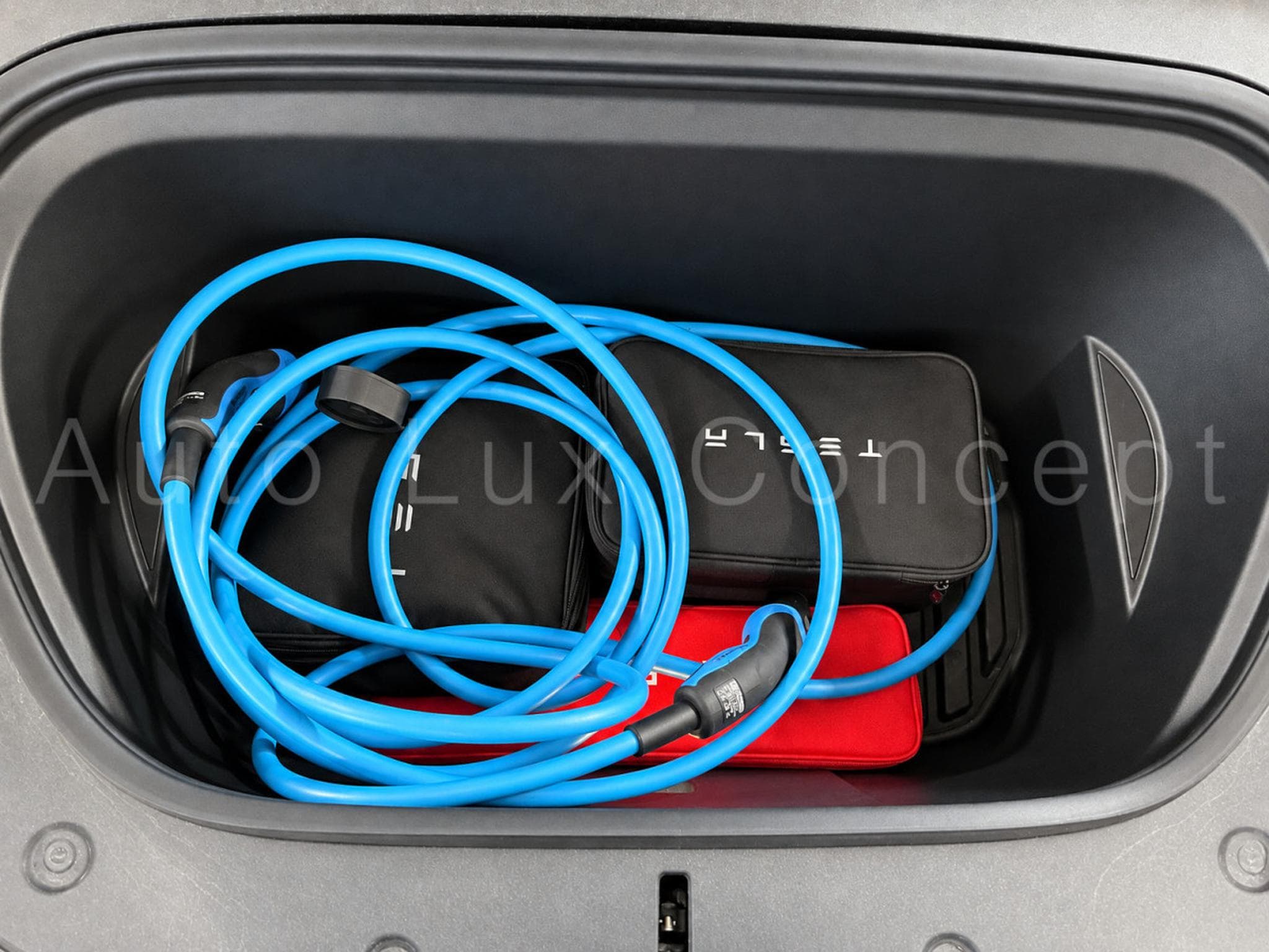 Tesla Model Y Long Range Dual Motor AWD (2023) - Photo 10