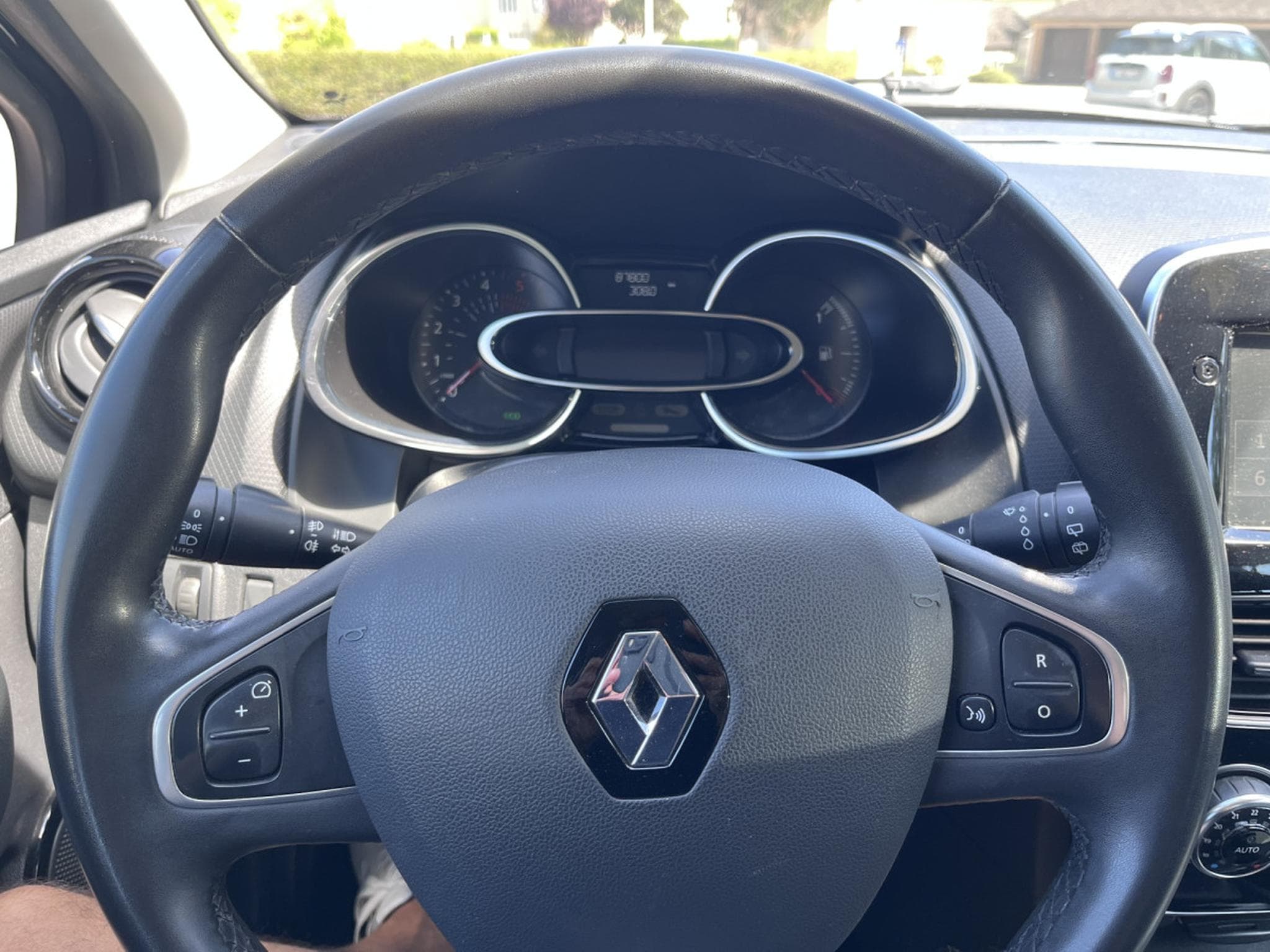 Renault Clio 1.5dci Bose 90cv (2019) - Photo 10