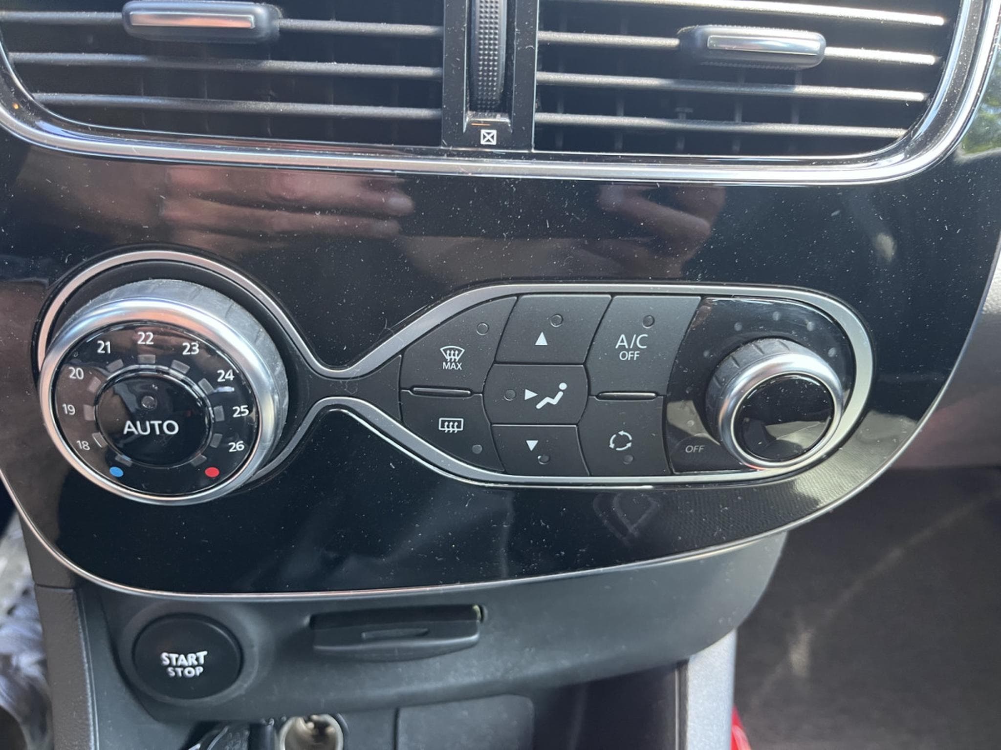 Renault Clio 1.5dci Bose 90cv (2019) - Photo 13