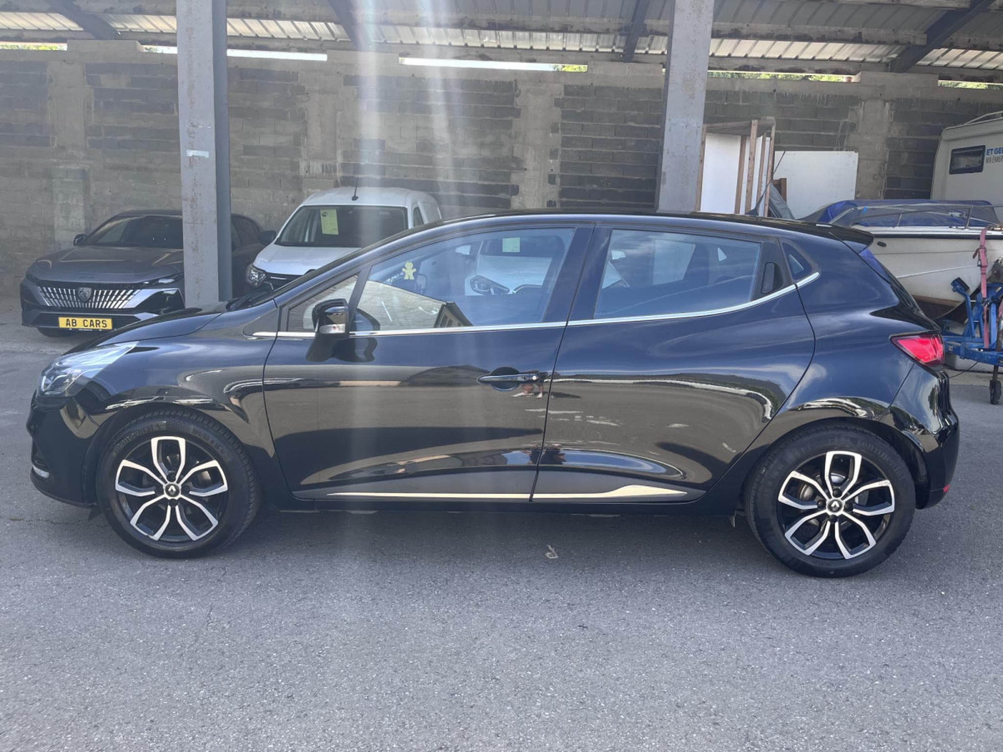 Renault Clio 1.5dci Bose 90cv (2019) - Photo 16