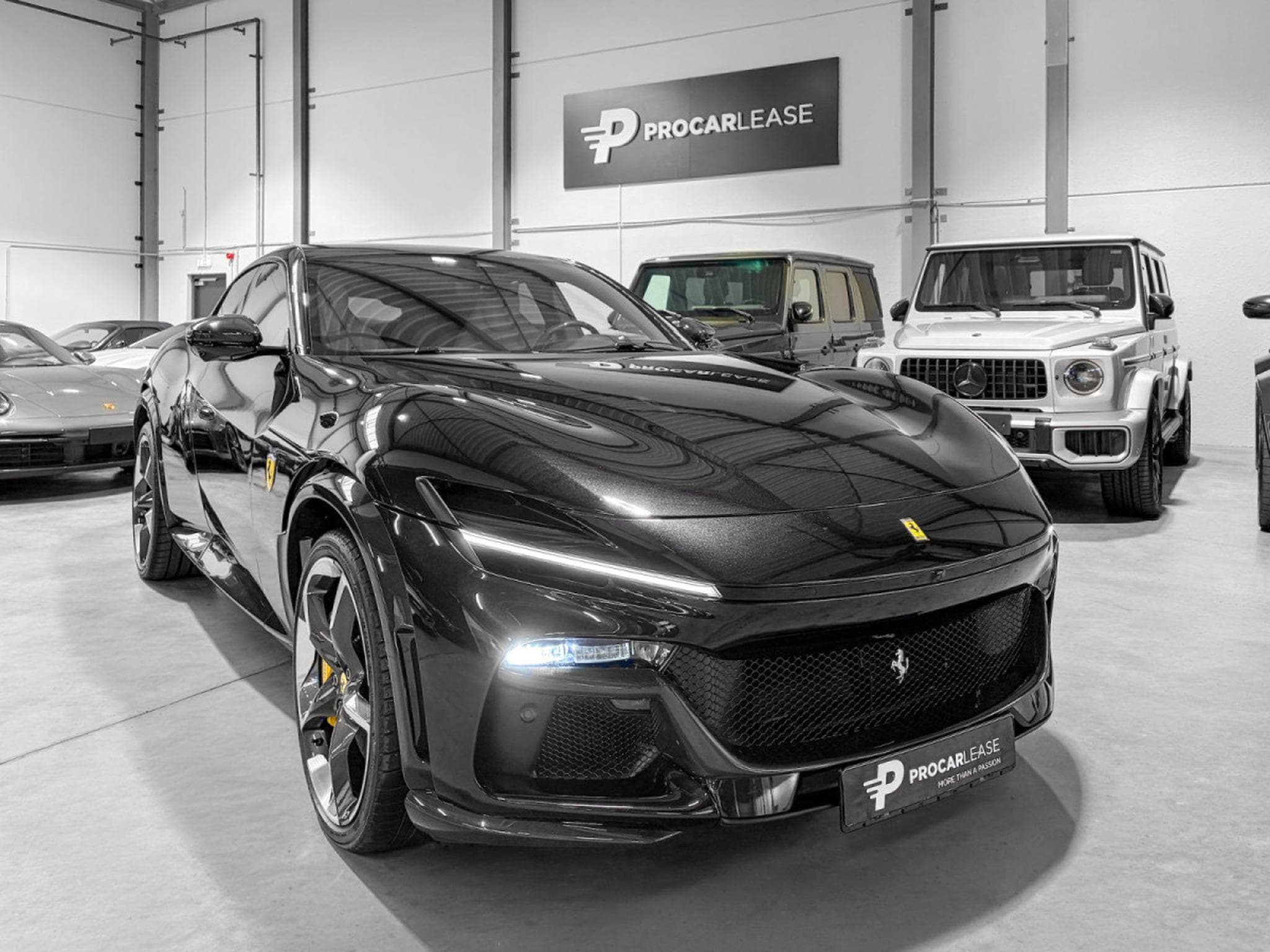 Ferrari Purosangue IN STOCK/ V12 / SABBIA INSIDE COLOR/ FULL CARBON (2026) - Photo 4