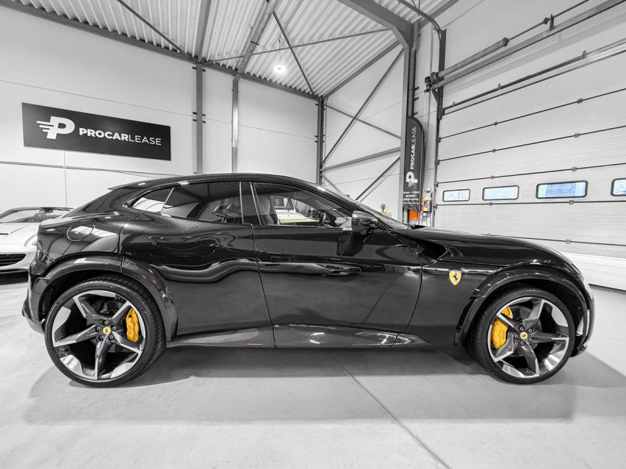 Ferrari Purosangue IN STOCK/ V12 / SABBIA INSIDE COLOR/ FULL CARBON (2026) - Photo 5