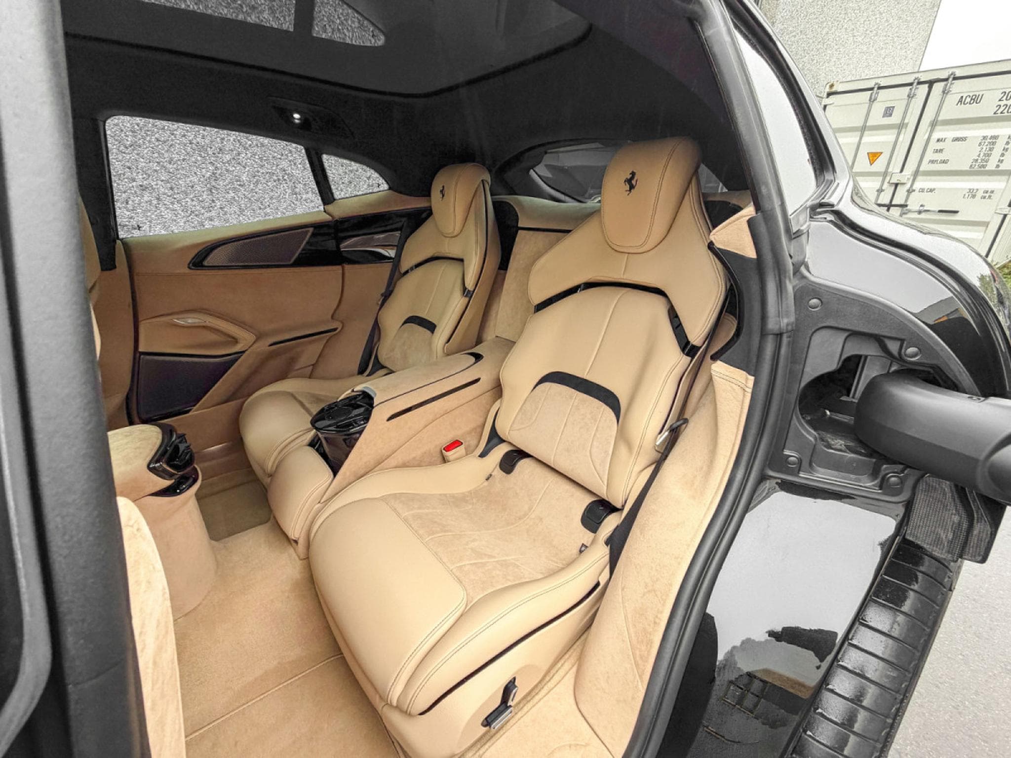 Ferrari Purosangue IN STOCK/ V12 / SABBIA INSIDE COLOR/ FULL CARBON (2026) - Photo 12
