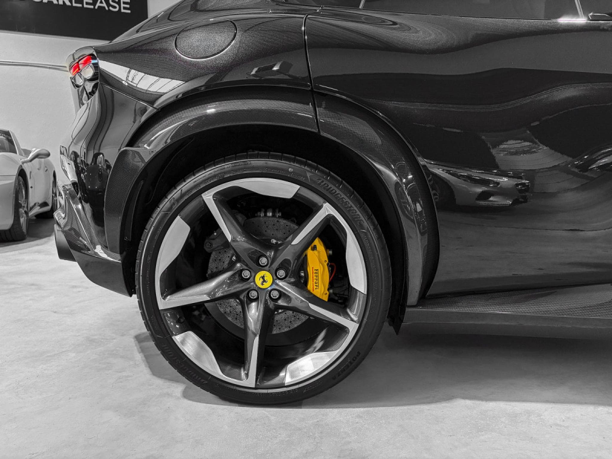 Ferrari Purosangue IN STOCK/ V12 / SABBIA INSIDE COLOR/ FULL CARBON (2026) - Photo 24