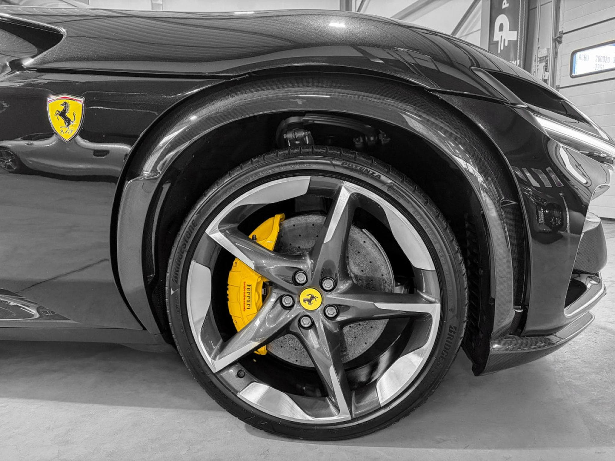 Ferrari Purosangue IN STOCK/ V12 / SABBIA INSIDE COLOR/ FULL CARBON (2026) - Photo 25