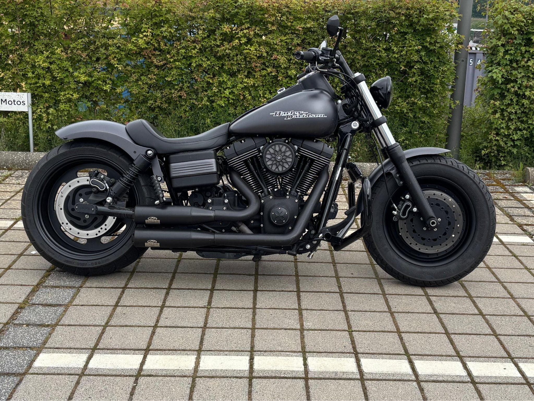 Harley-Davidson Dyna Fat Bob Jekill (2009) - Photo 1