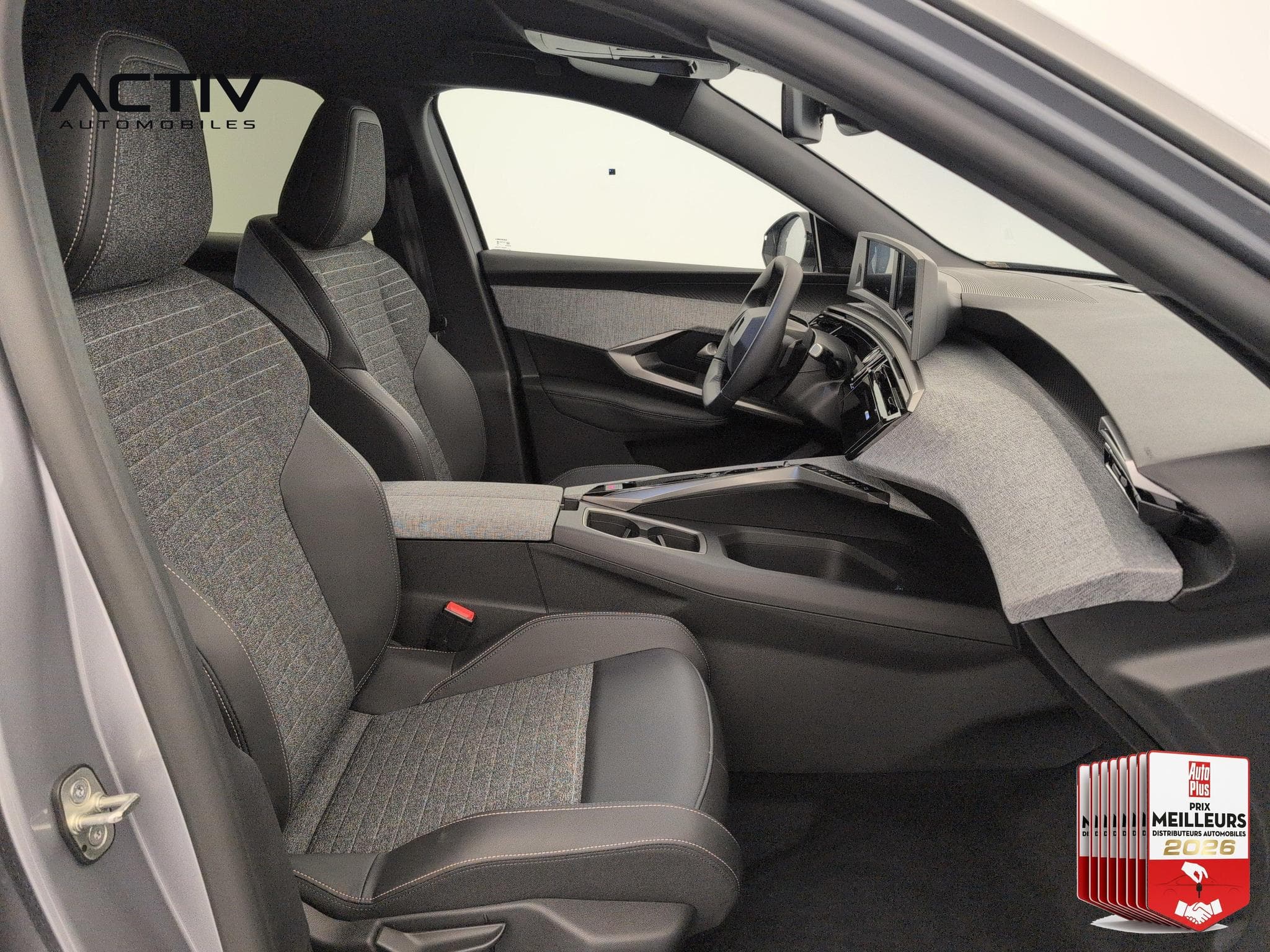 Peugeot 3008 Hybrid 145 e-DCS6 Allure (2025) - Photo 9