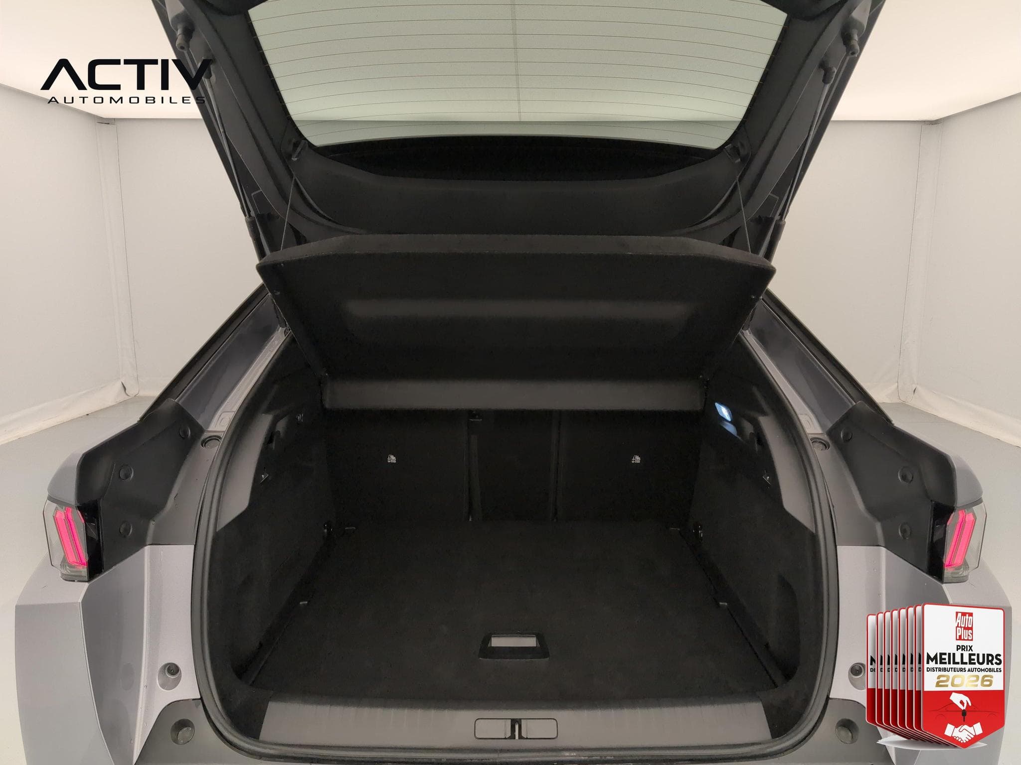 Peugeot 3008 Hybrid 145 e-DCS6 Allure (2025) - Photo 11