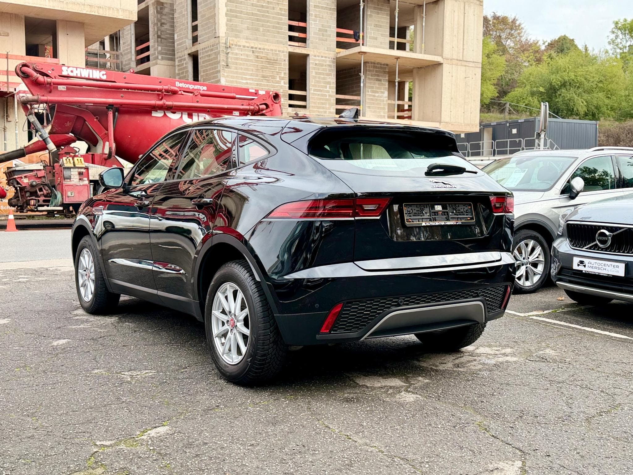 Jaguar E-Pace 2.0D 150 NAVI/CAM/LED (2020) - Photo 4