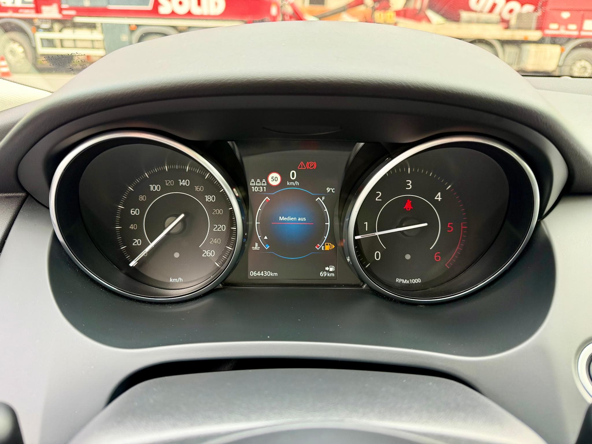 Jaguar E-Pace 2.0D 150 NAVI/CAM/LED (2020) - Photo 14