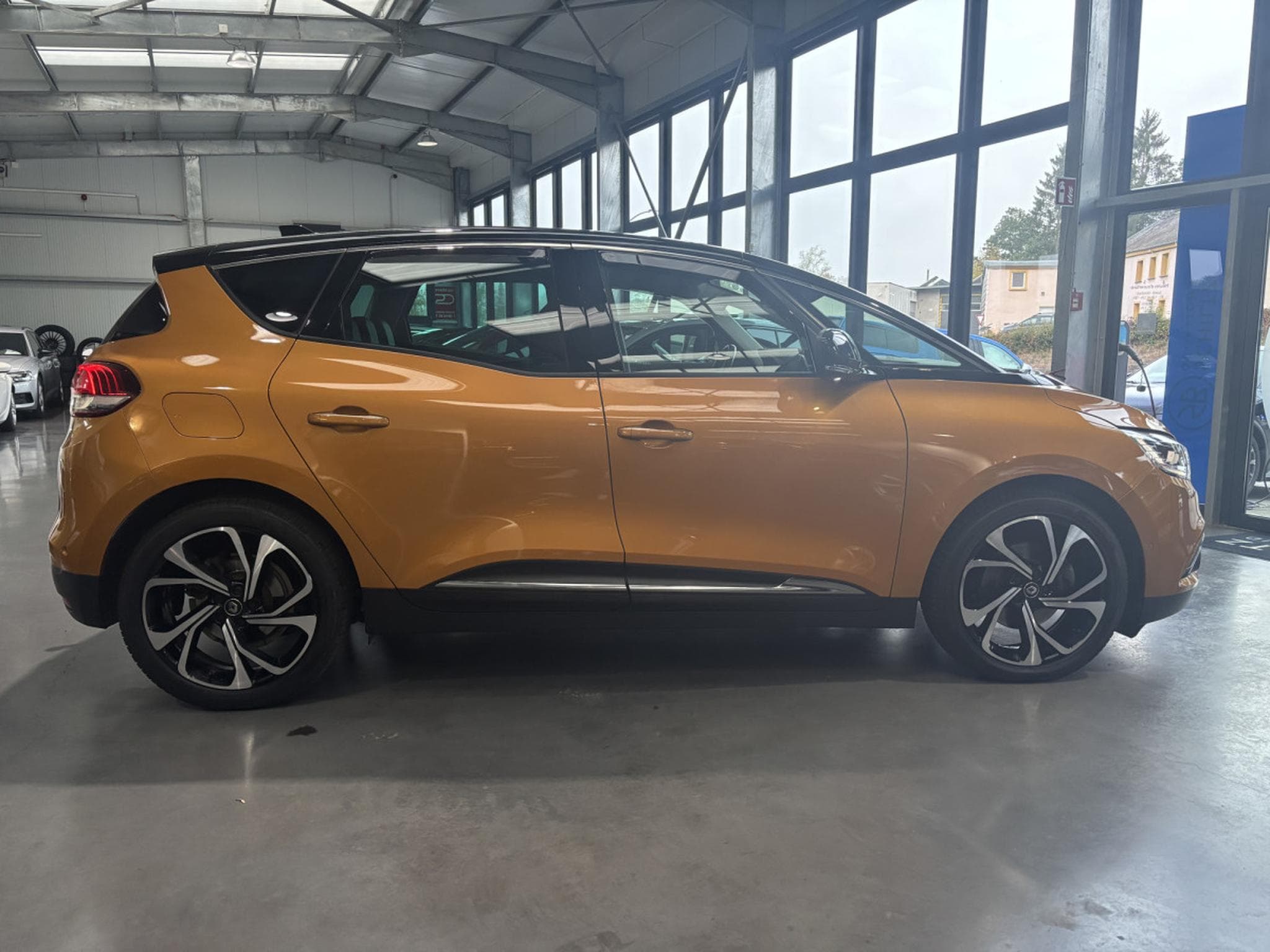 Renault Scenic 1.7 dCi INTENS (2019) - Foto 2