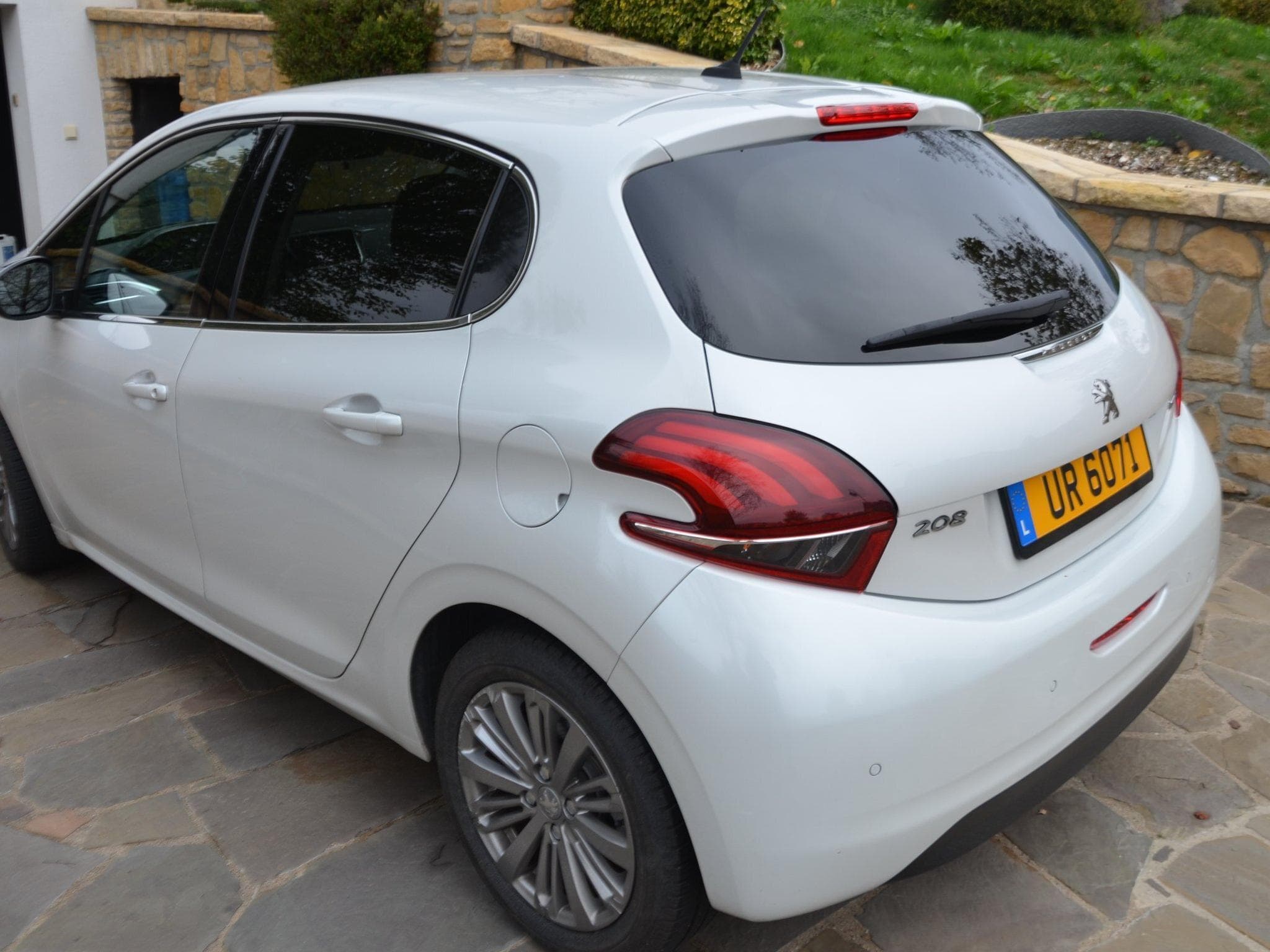 Peugeot 208 Berline (2016) - Photo 3