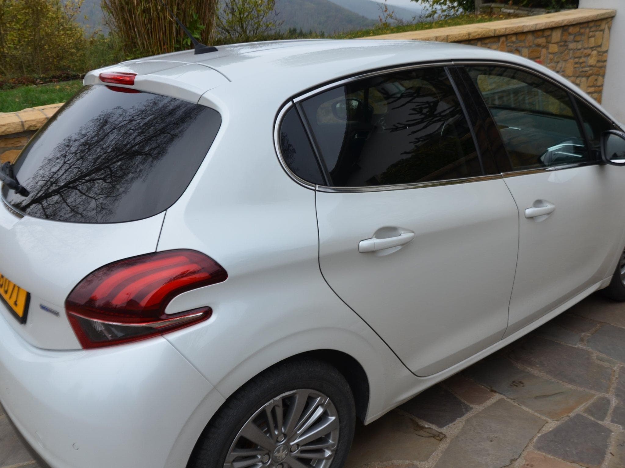 Peugeot 208 Berline (2016) - Photo 4