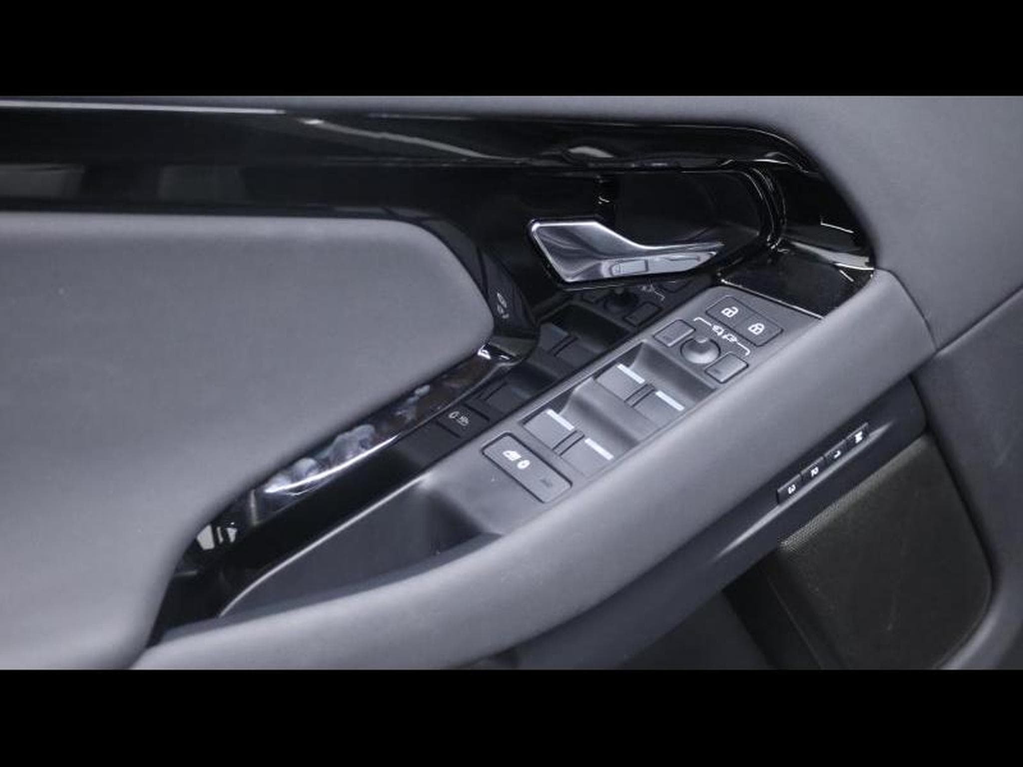 Land-Rover Range Rover Evoque D165 S AWD Auto (2026) - Photo 31