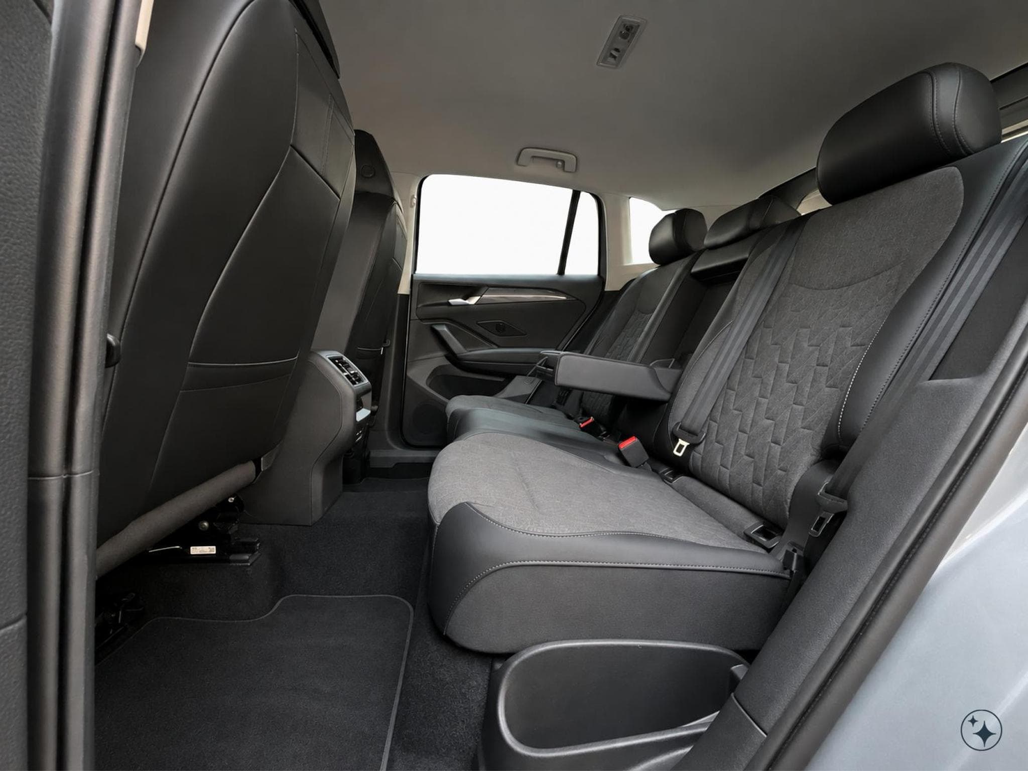 VW Tiguan Life+DSG+P.Info.+P.Ass.+Navi+AHK (2025) - Photo 18