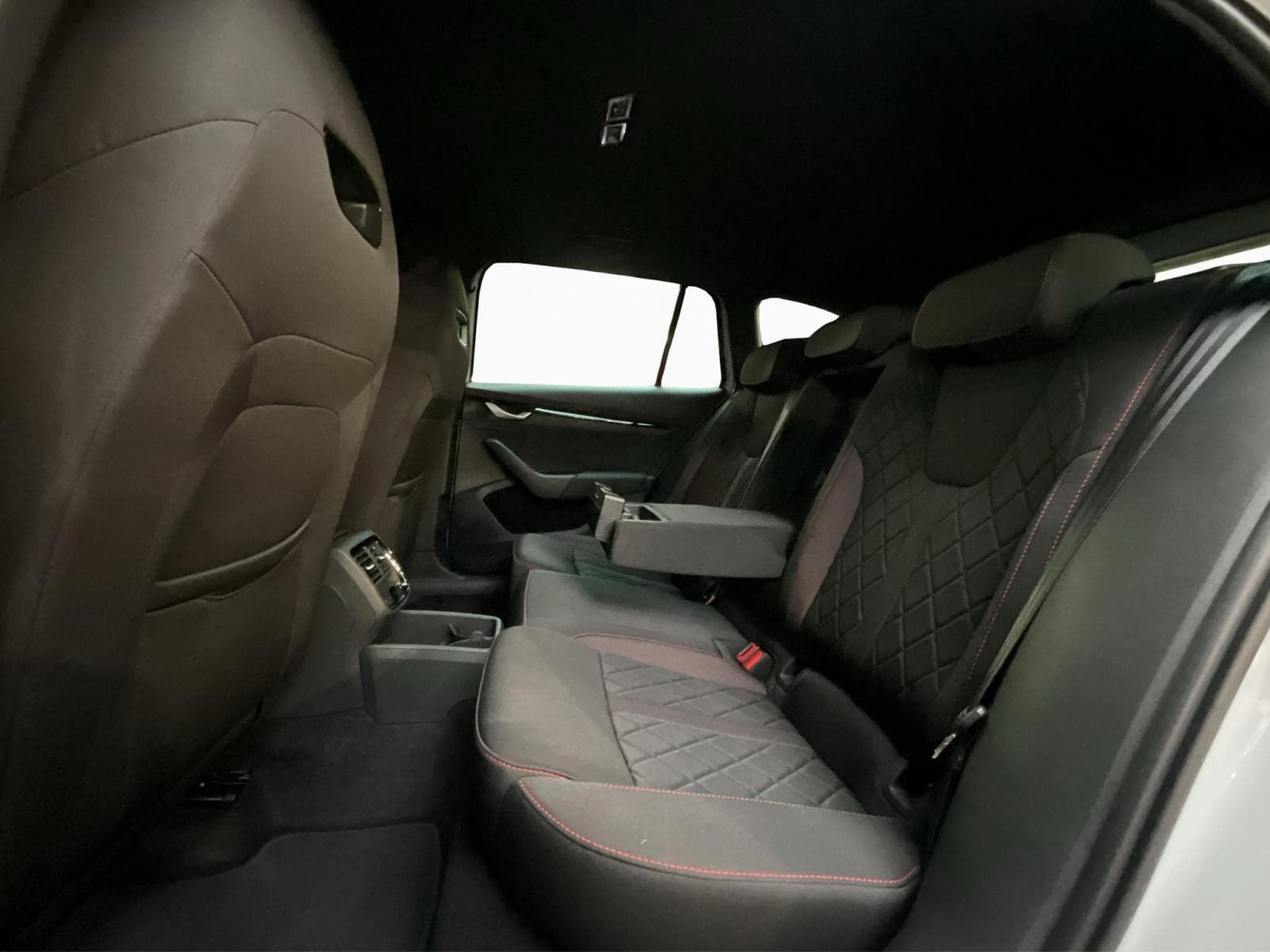 Skoda Octavia RS+DSG+AHK+Canton+LED+NAVI+DAB (2025) - Foto 19