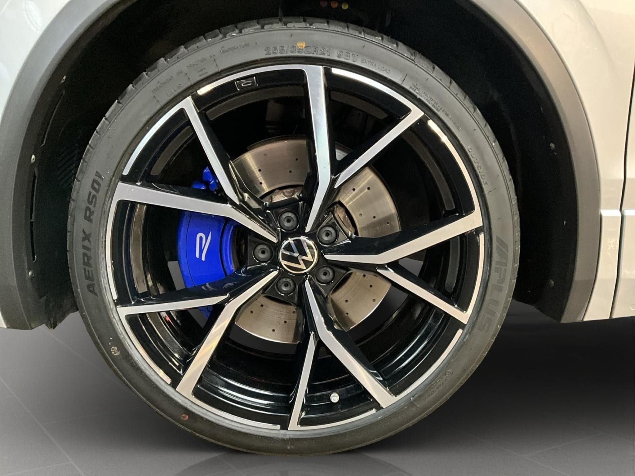 VW Tiguan R+DSG+4M+Black-Style+Pano+AHK (2022) - Foto 8