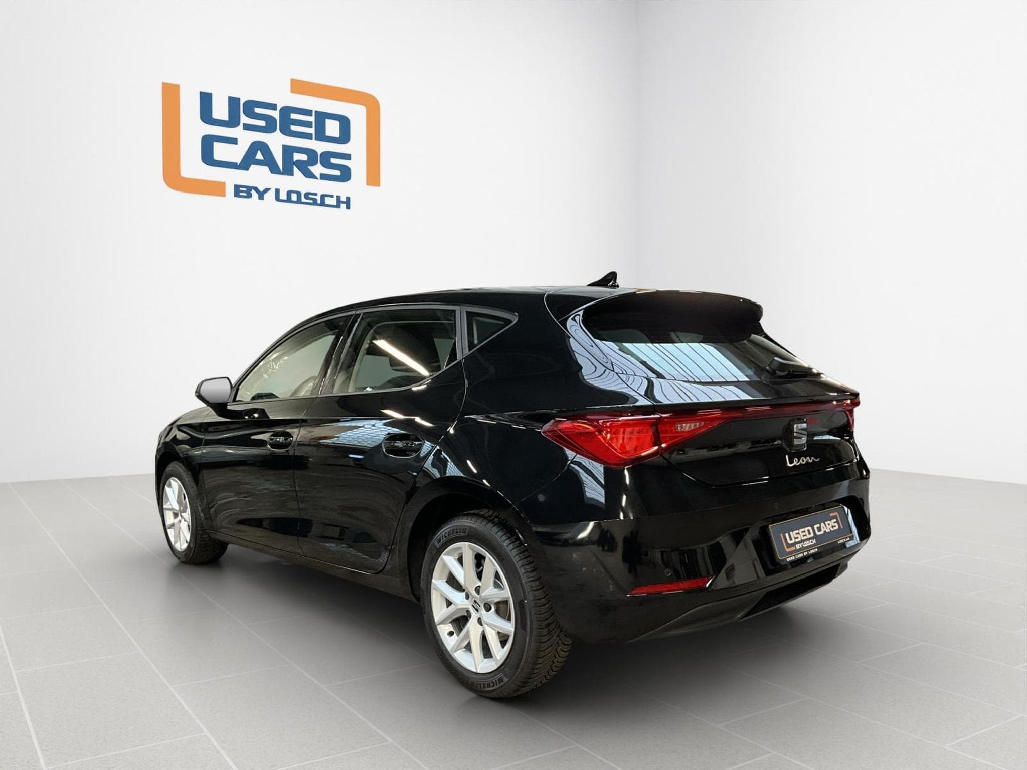 Seat Leon Style+BVM+P.Comfort+RearView+FullLink+P.Convenance (2025) - Photo 6