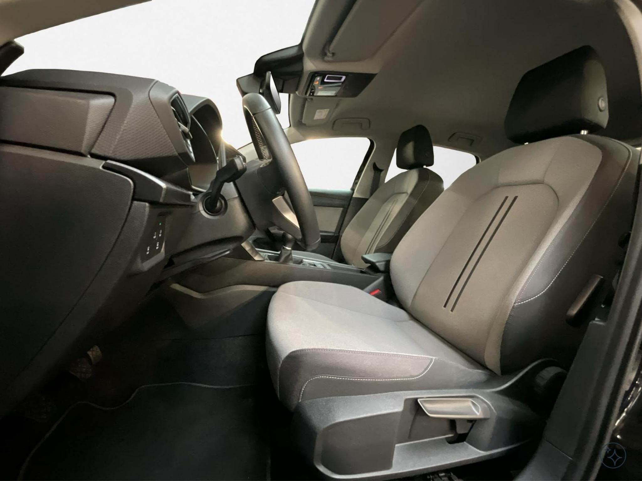 Seat Leon Style+BVM+P.Comfort+RearView+FullLink+P.Convenance (2025) - Photo 9