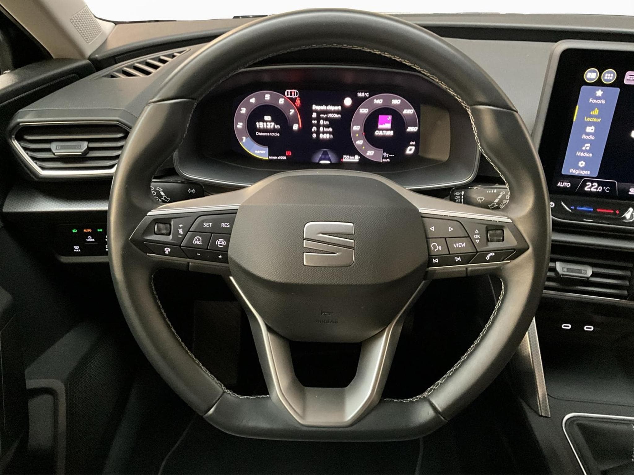 Seat Leon Style+BVM+P.Comfort+RearView+FullLink+P.Convenance (2025) - Photo 10