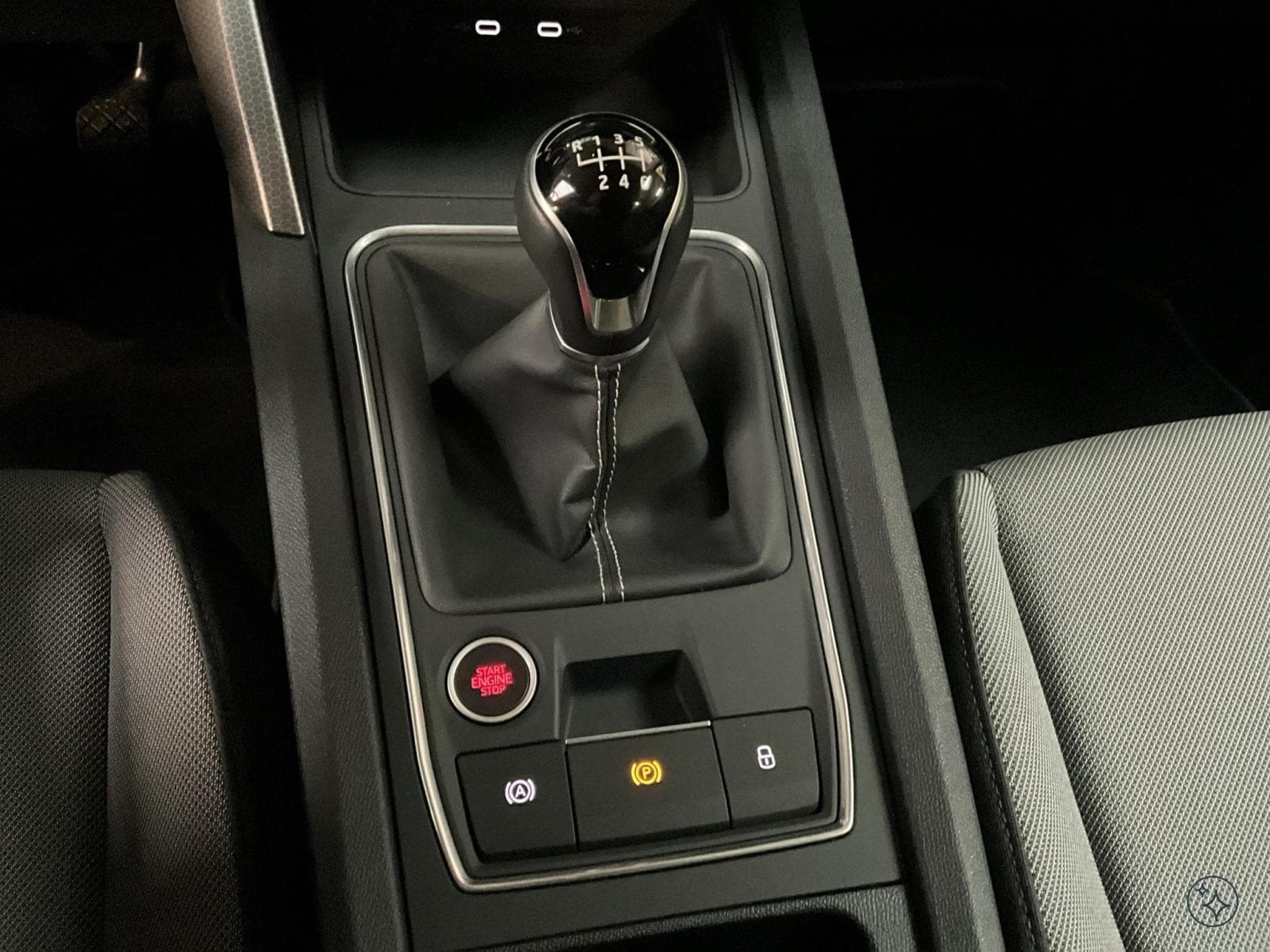 Seat Leon Style+BVM+P.Comfort+RearView+FullLink+P.Convenance (2025) - Photo 12