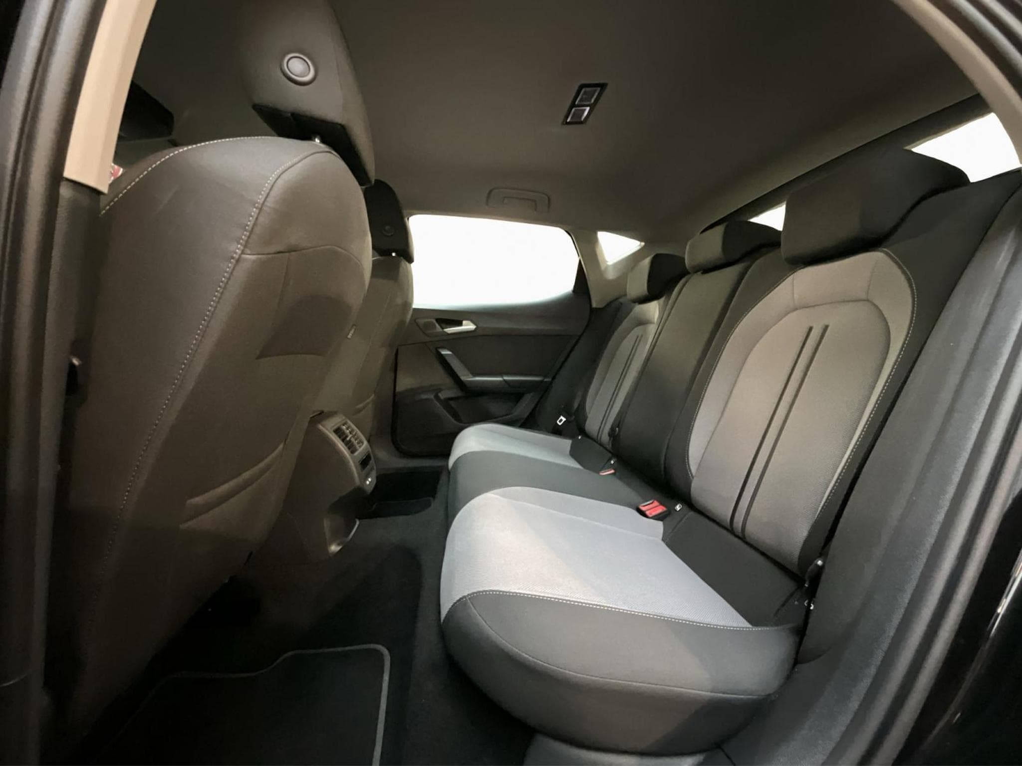 Seat Leon Style+BVM+P.Comfort+RearView+FullLink+P.Convenance (2025) - Photo 15