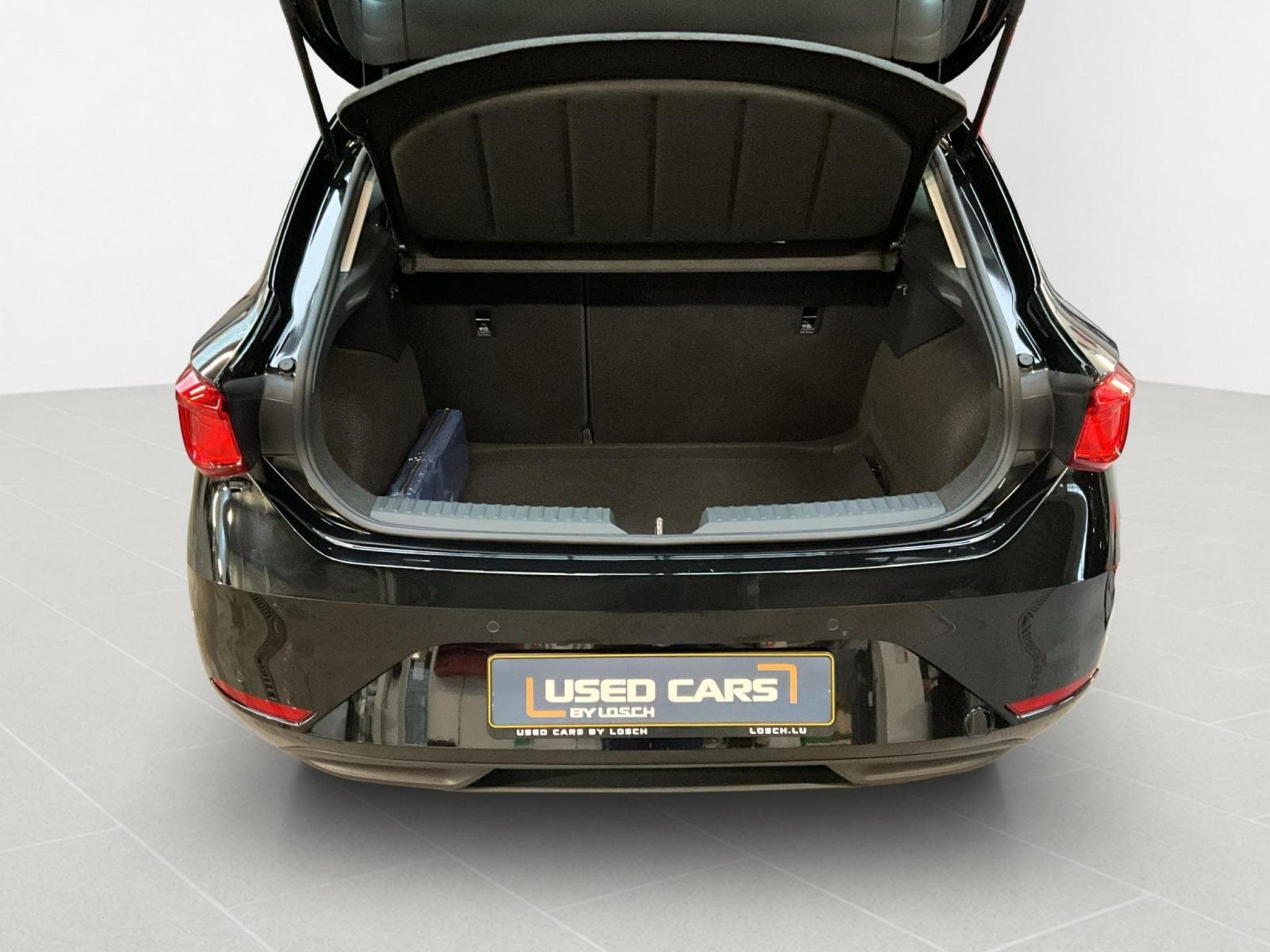 Seat Leon Style+BVM+P.Comfort+RearView+FullLink+P.Convenance (2025) - Photo 16