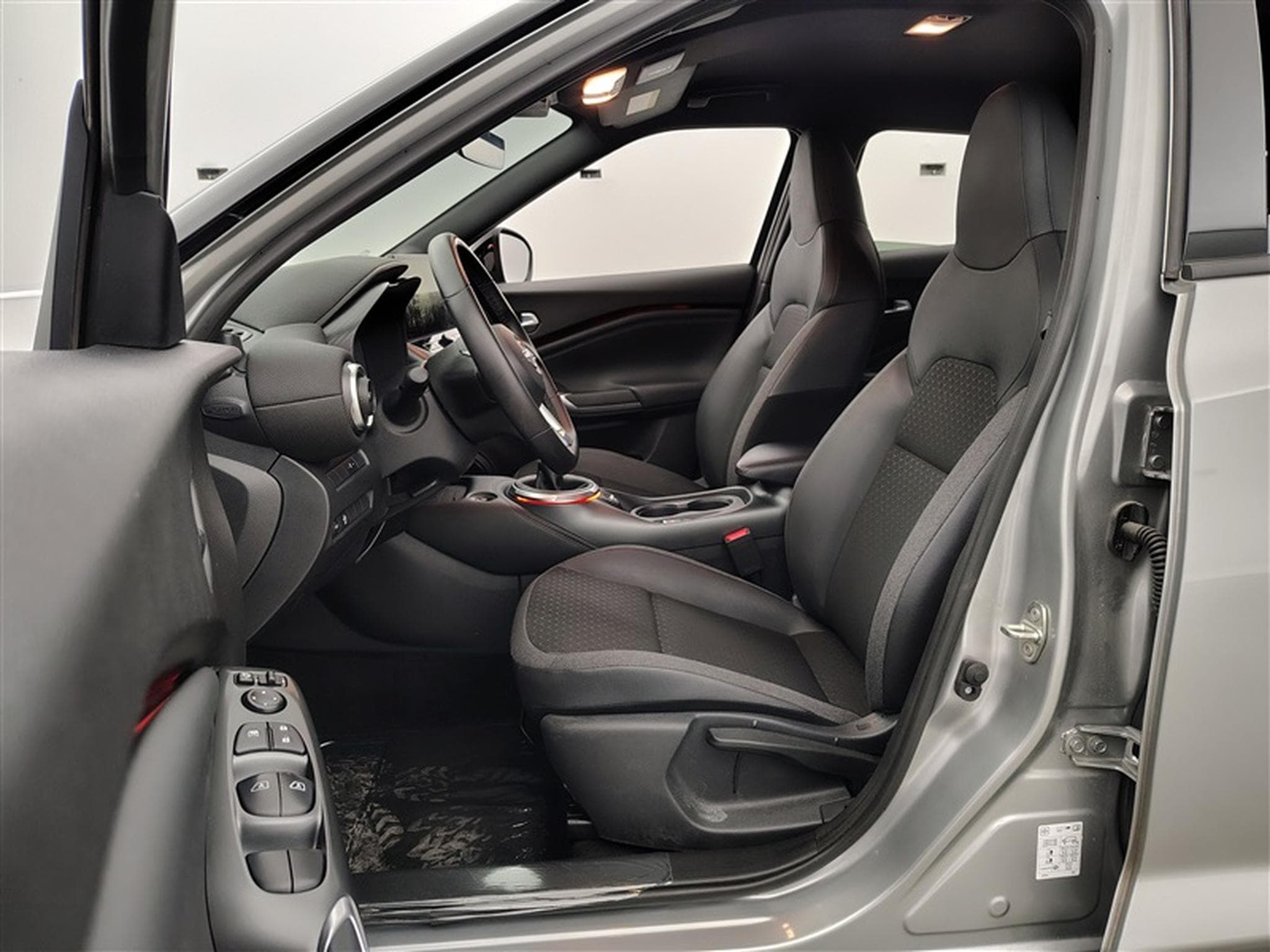 Nissan Juke 1.0 DIG-T 114cv N-Connecta NAVI / CARPLAY / PDC / ALU (2024) - Photo 7