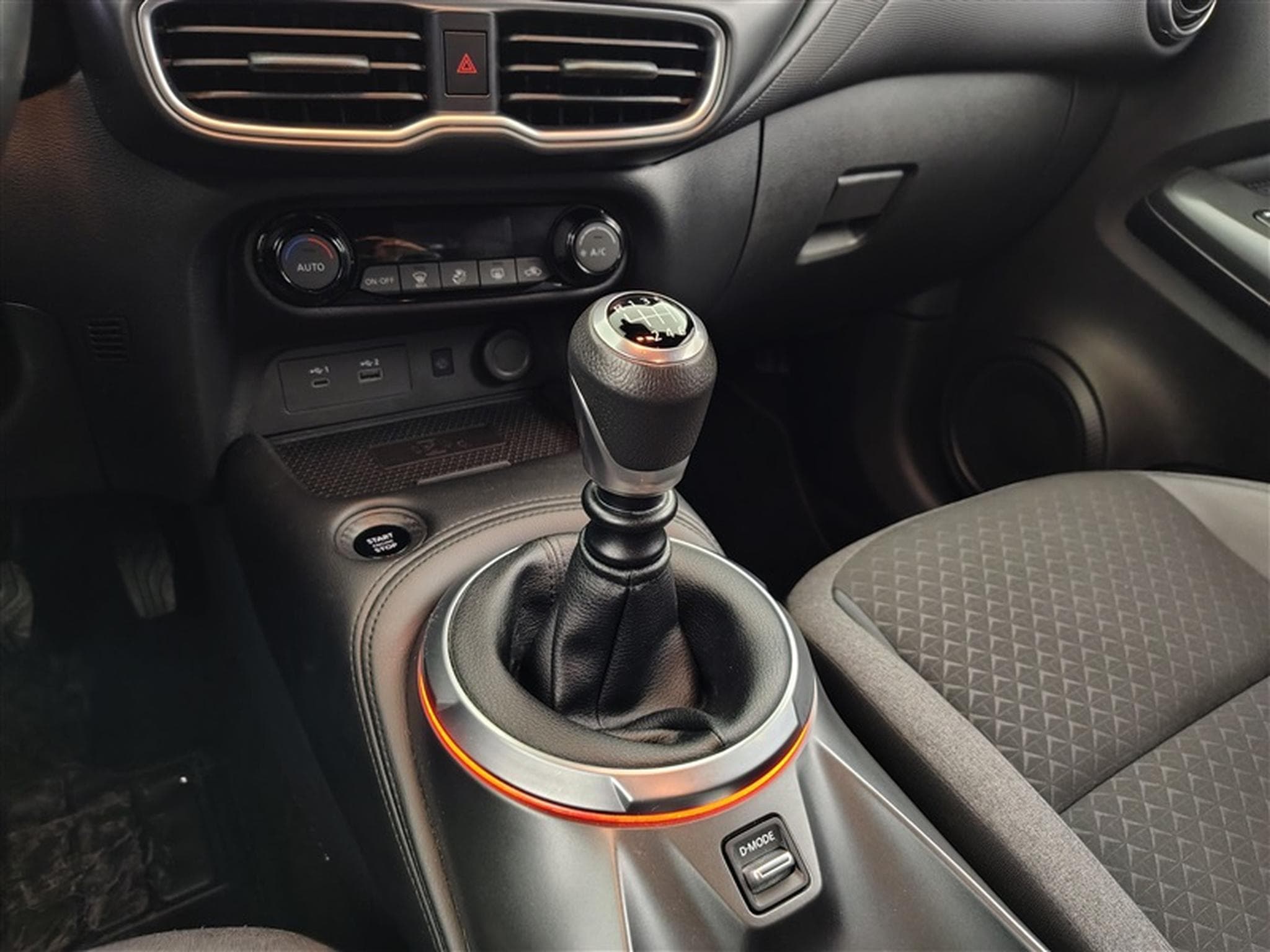 Nissan Juke 1.0 DIG-T 114cv N-Connecta NAVI / CARPLAY / PDC / ALU (2024) - Photo 12
