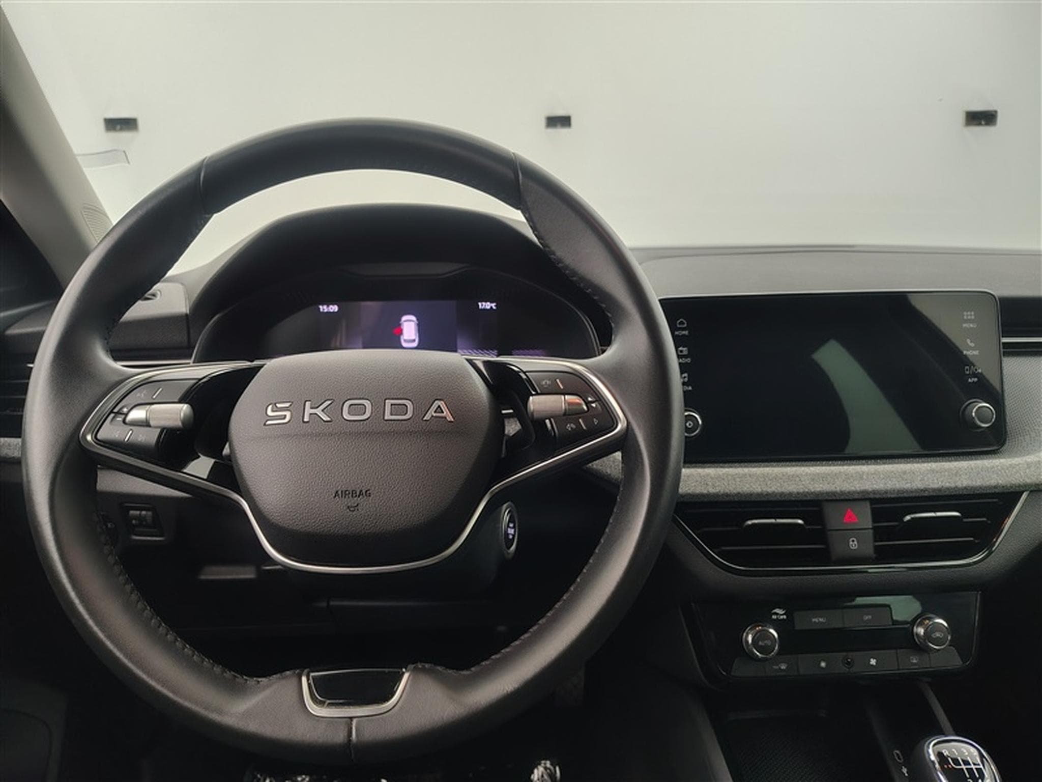 Skoda Kamiq 1.0 TSI 115Cv Selection CARPLAY / CAMERA / ALU / PDC (2025) - Photo 9