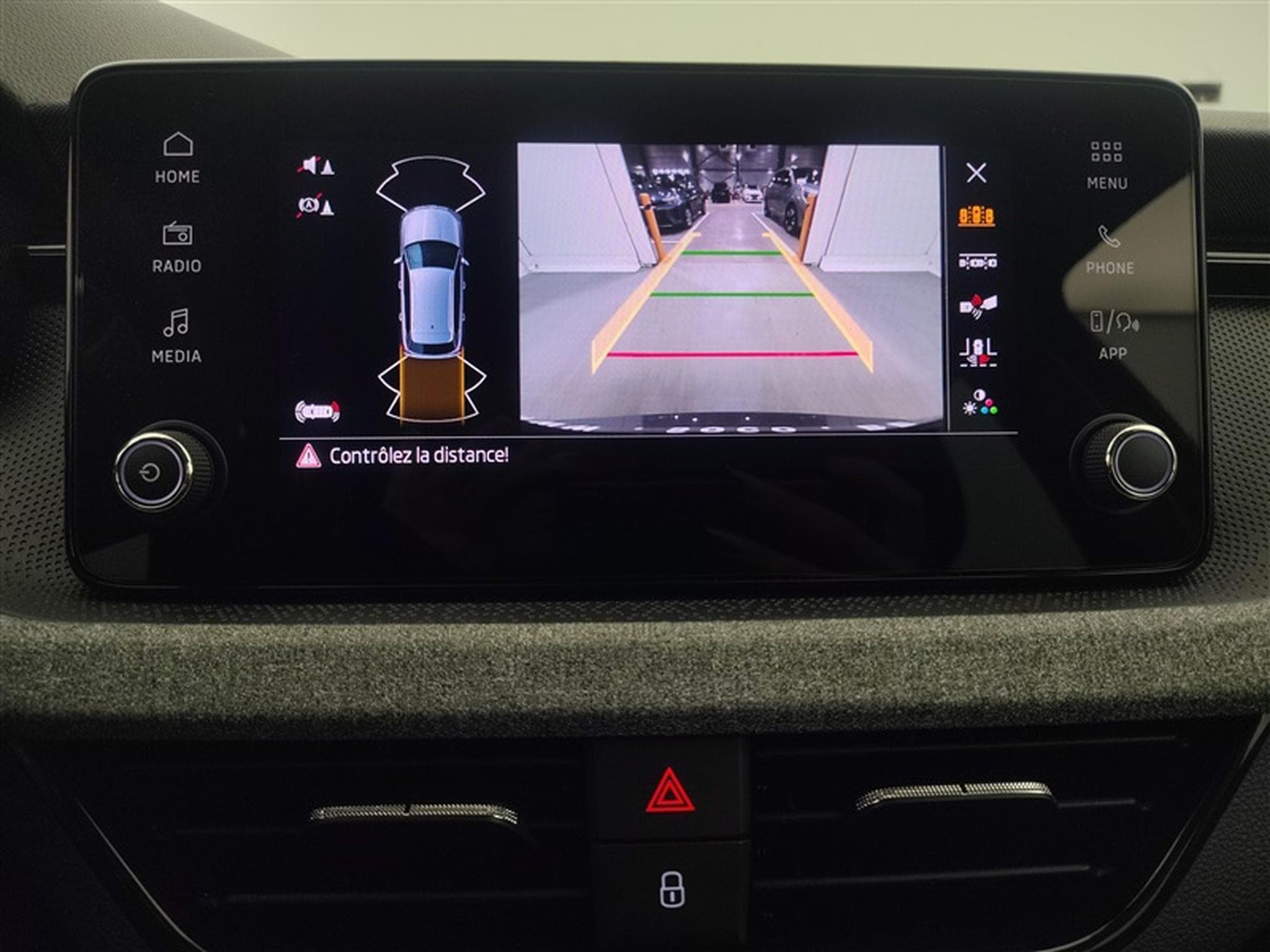 Skoda Kamiq 1.0 TSI 115Cv Selection CARPLAY / CAMERA / ALU / PDC (2025) - Photo 18
