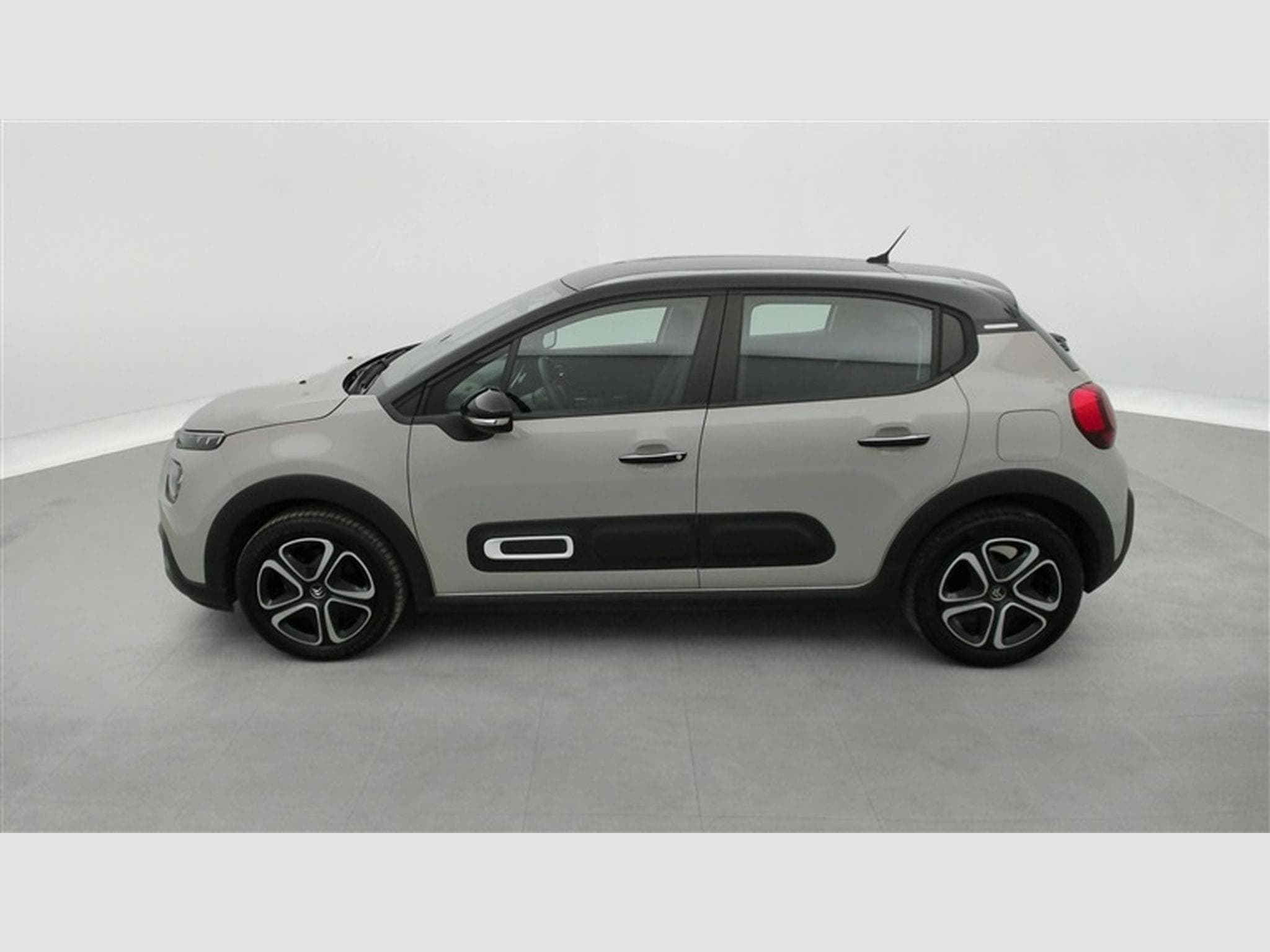 Citroen C3 1.2i PureTech Shine CARPLAY / FULL LED (2022) - Photo 3